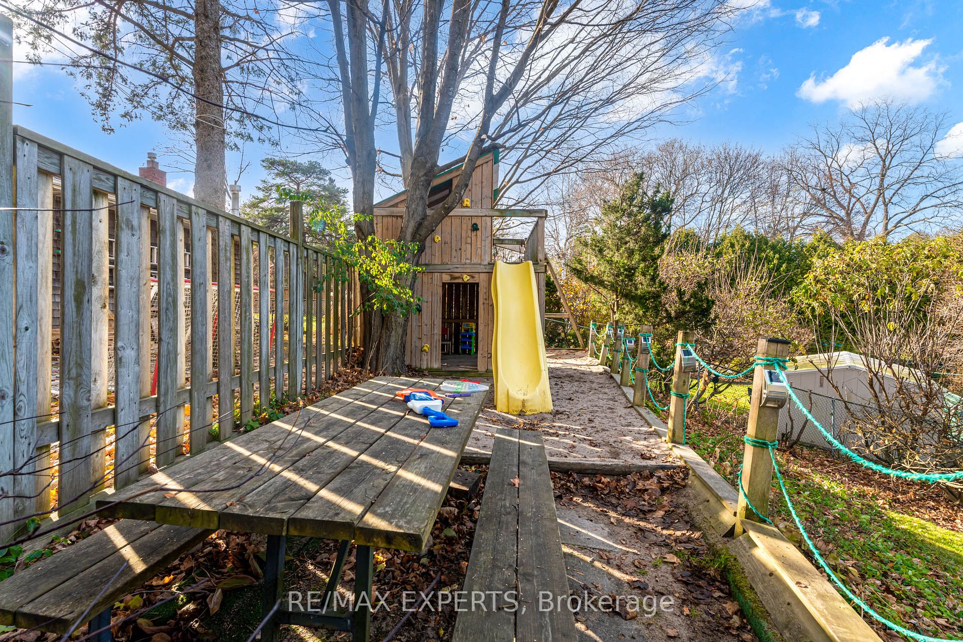 6 Cedar Cres