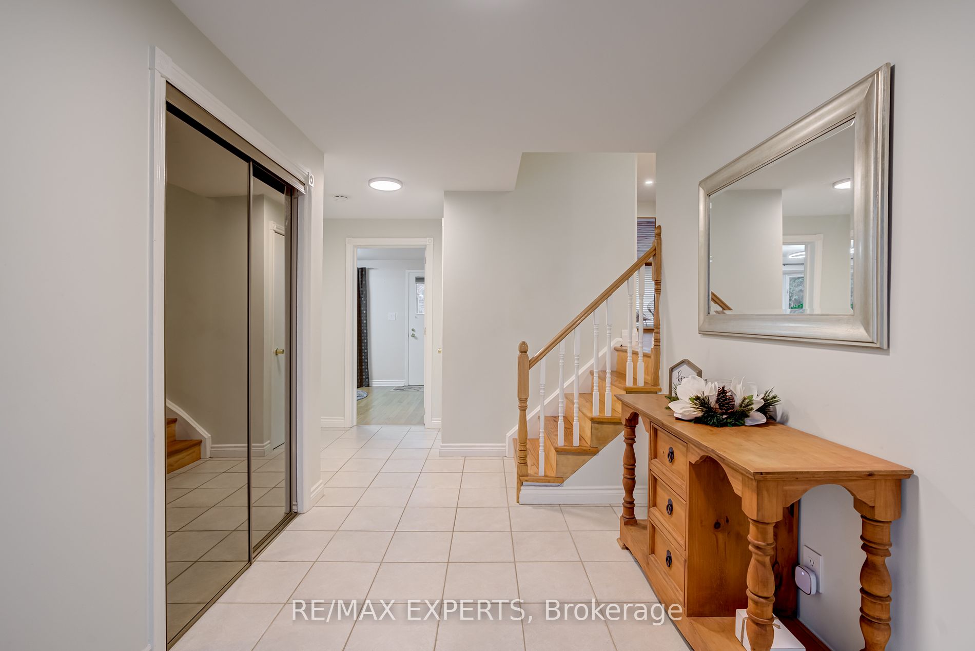 6 Cedar Cres