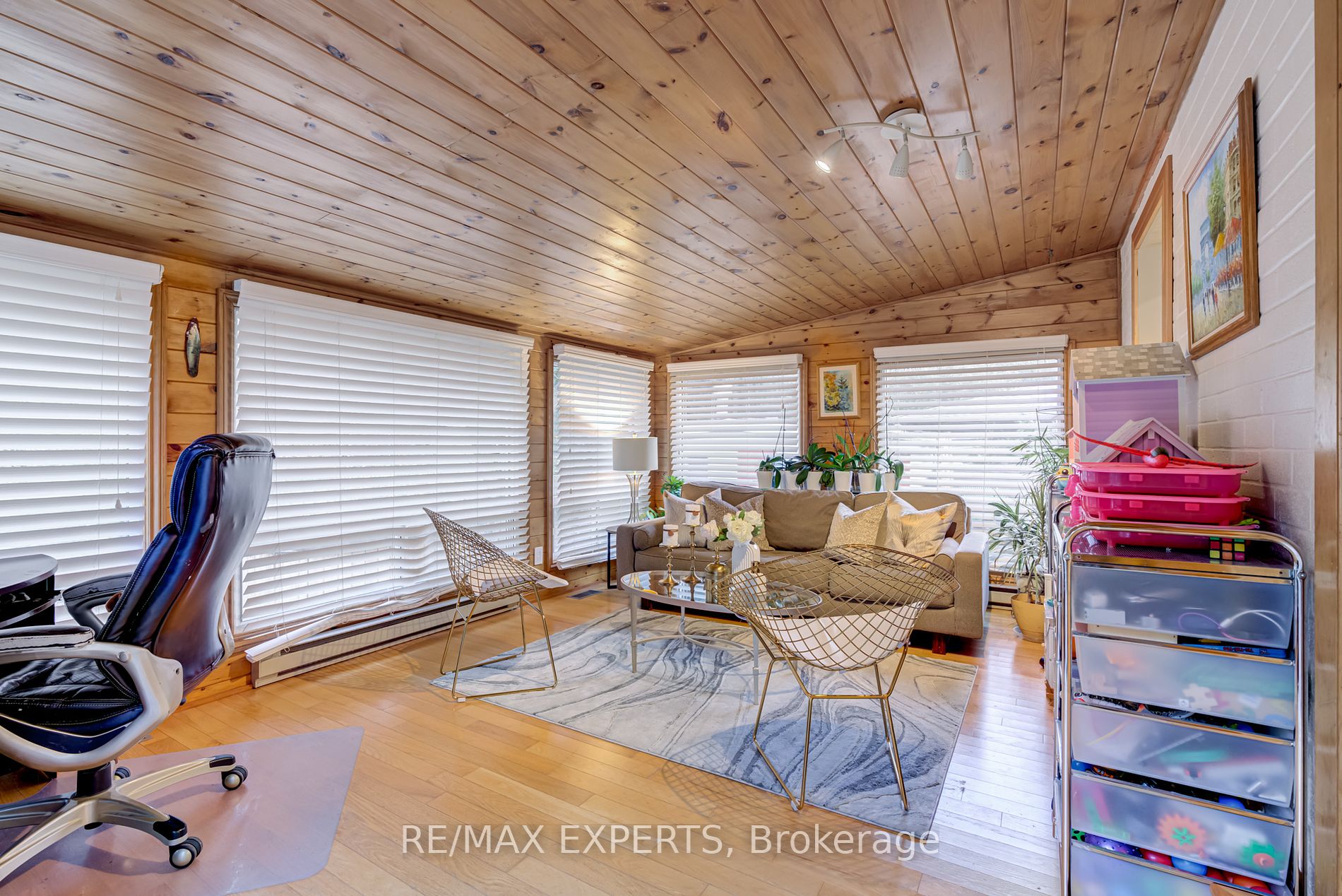 6 Cedar Cres