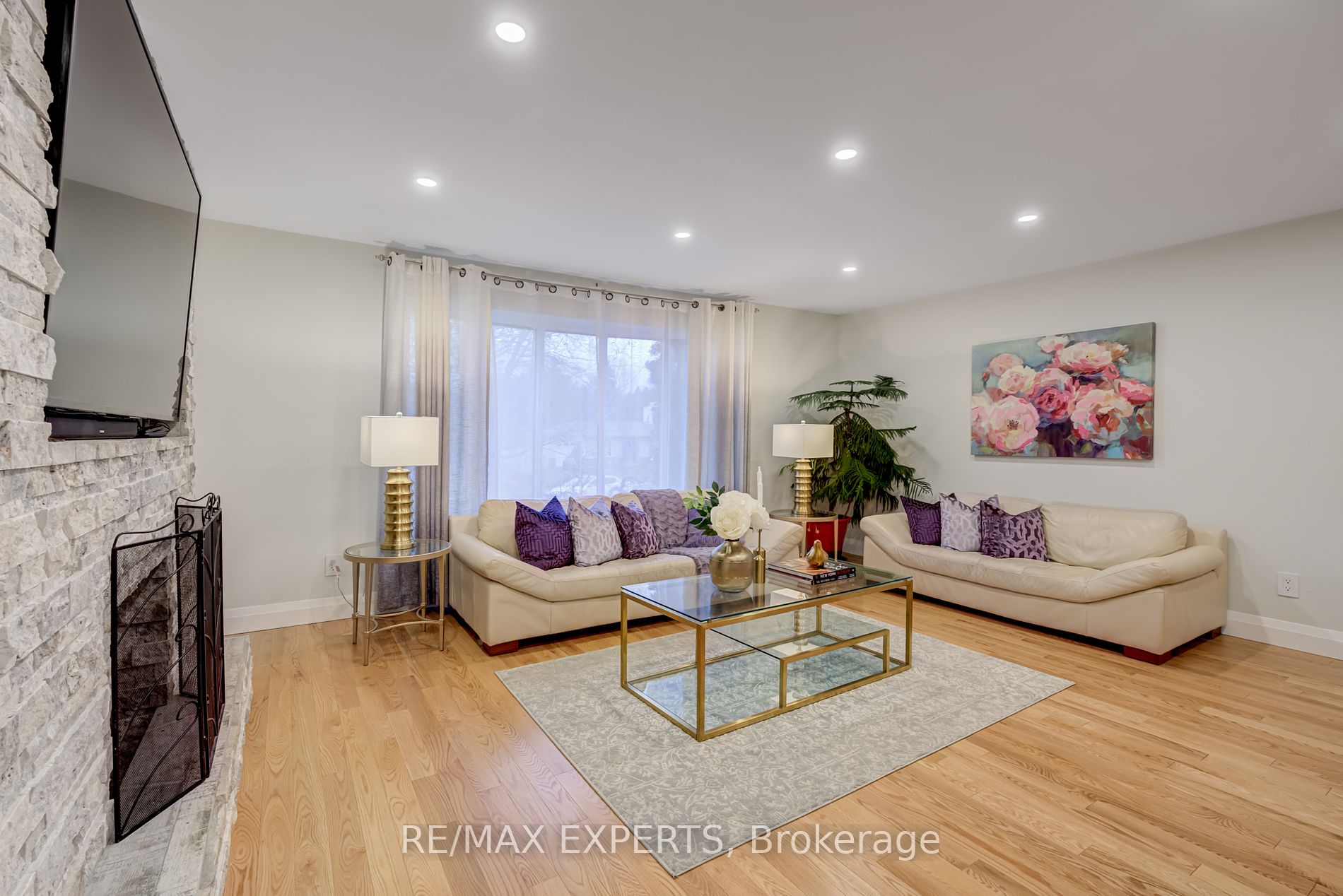 6 Cedar Cres