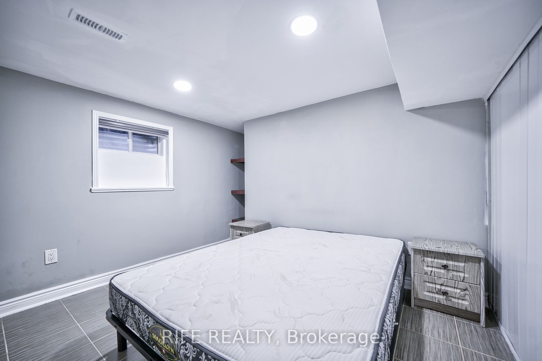 66 Greencroft Cres
