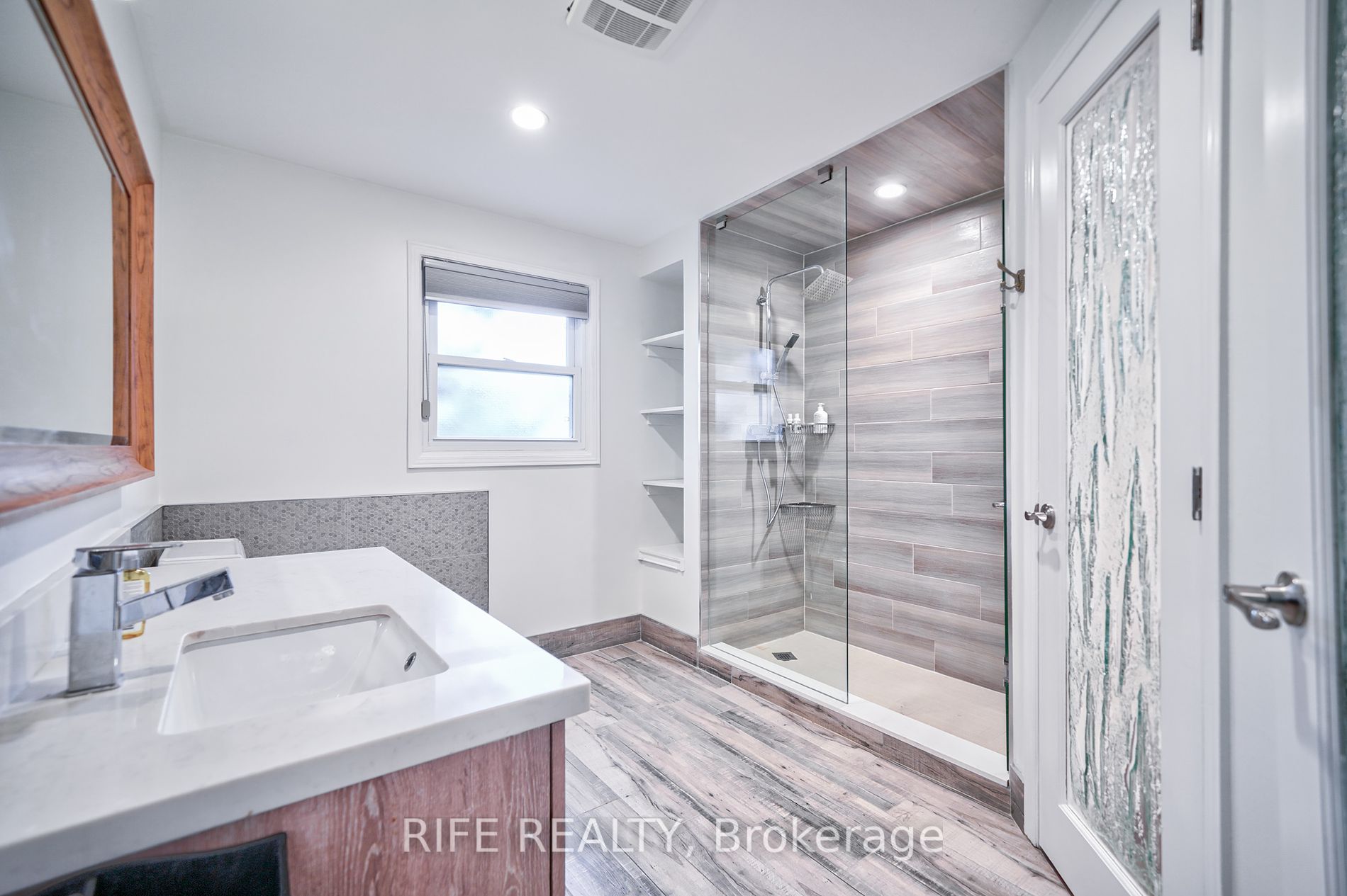 66 Greencroft Cres