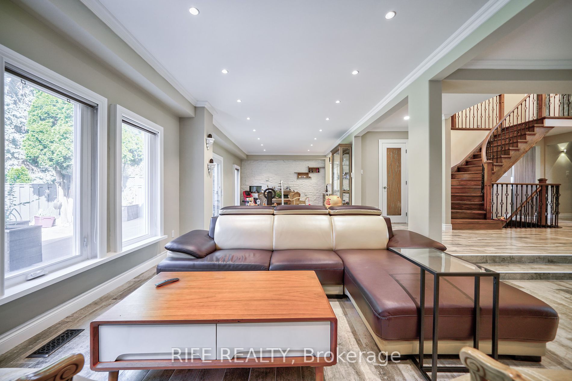 66 Greencroft Cres