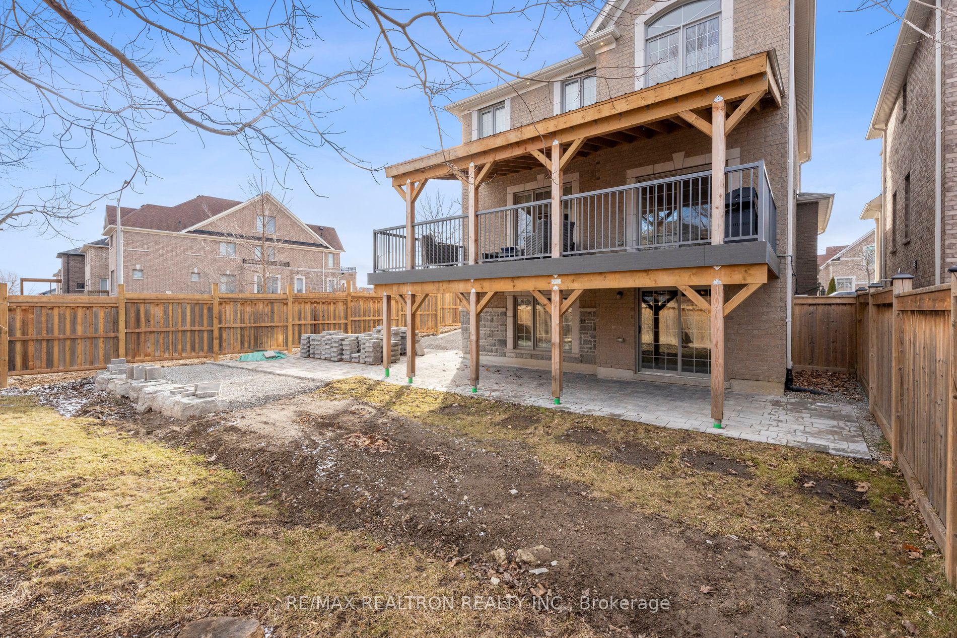 2162 Dawson Crescent