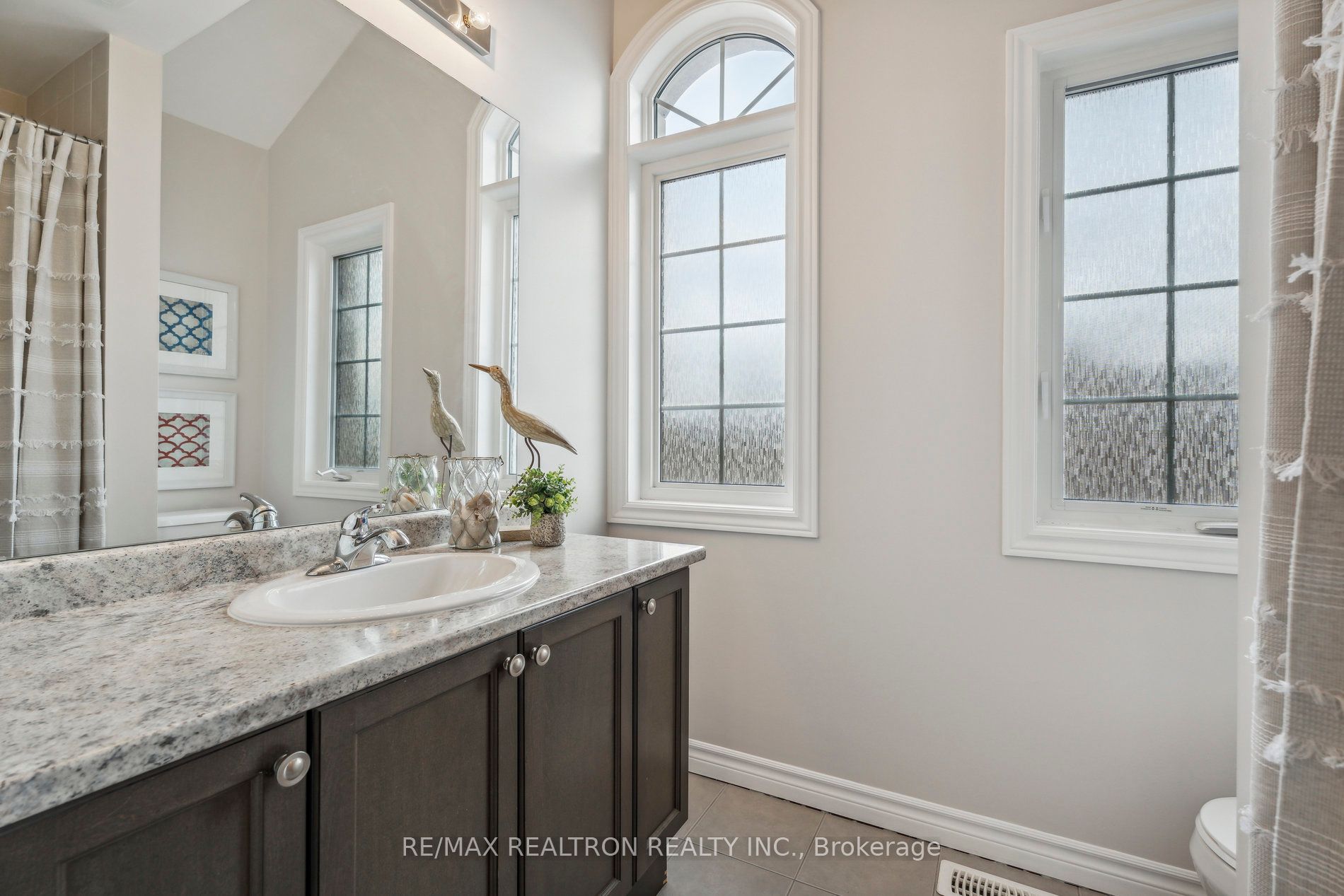 2162 Dawson Crescent