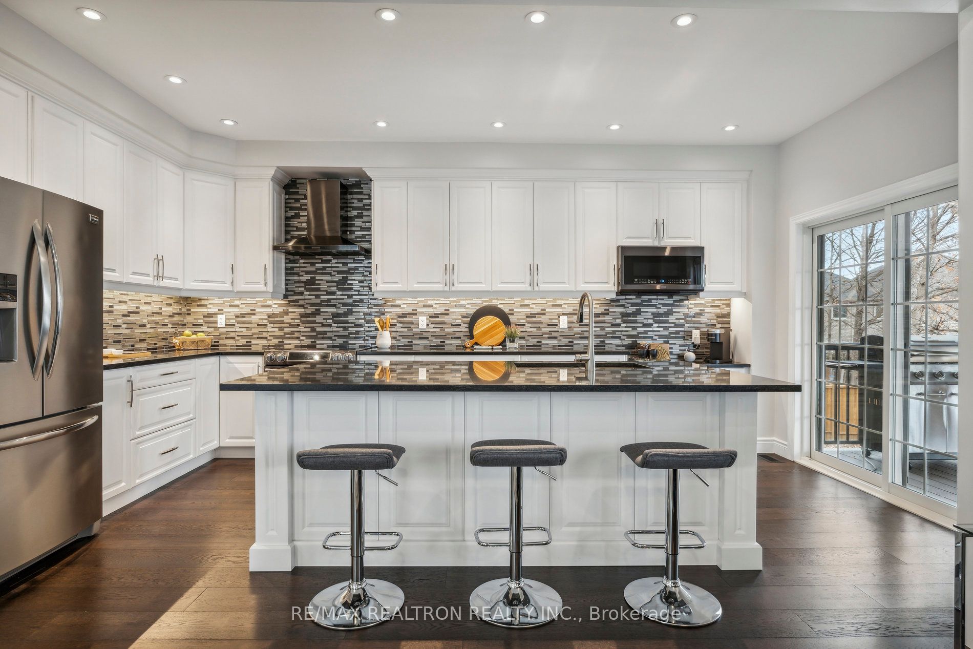 2162 Dawson Crescent
