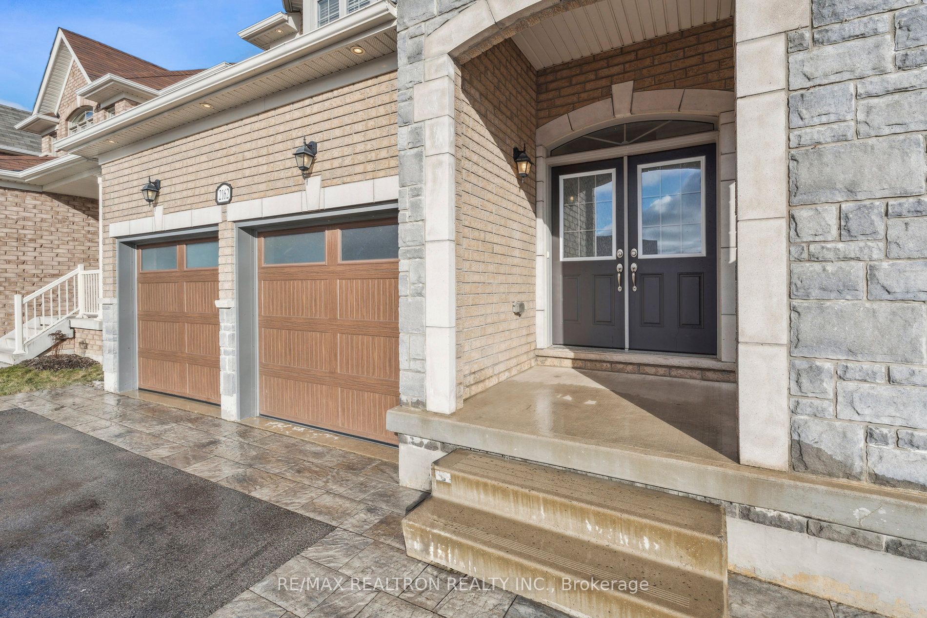 2162 Dawson Crescent