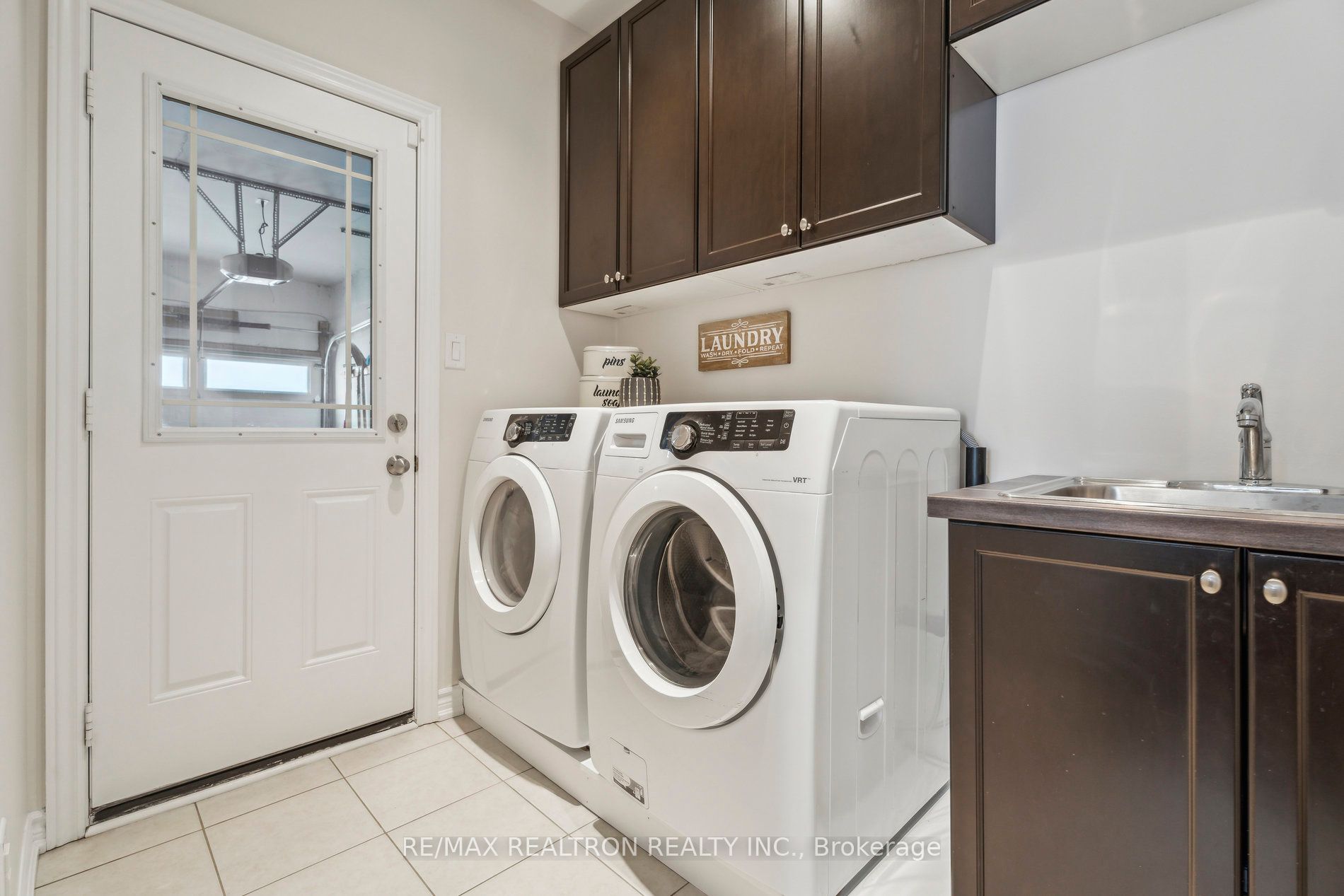 2162 Dawson Crescent