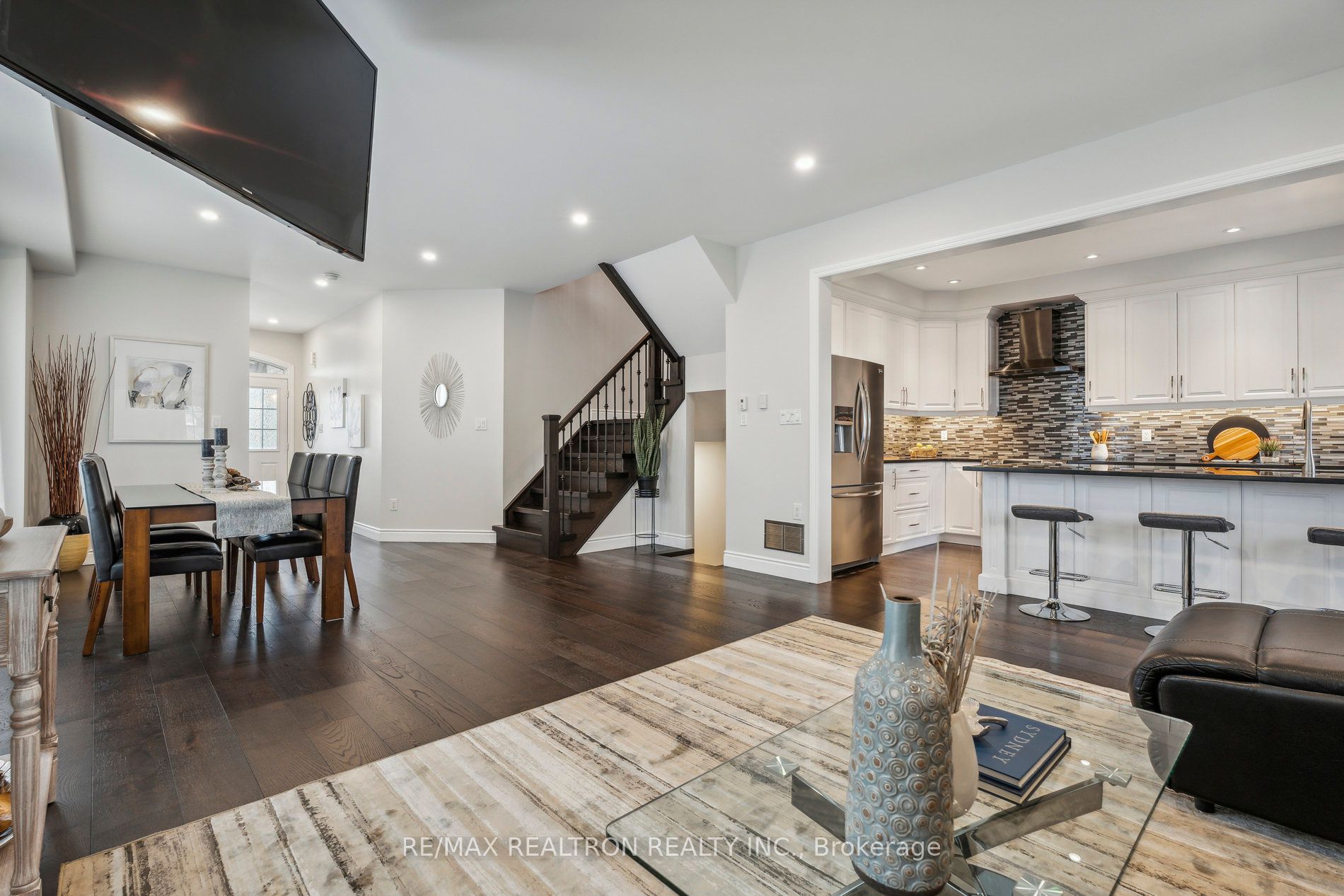 2162 Dawson Crescent