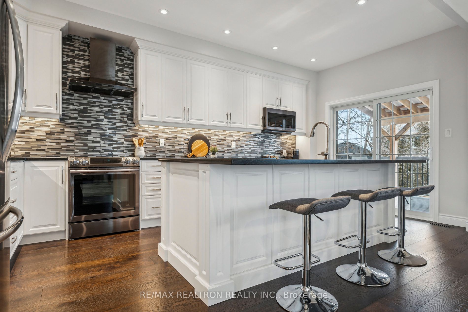 2162 Dawson Crescent