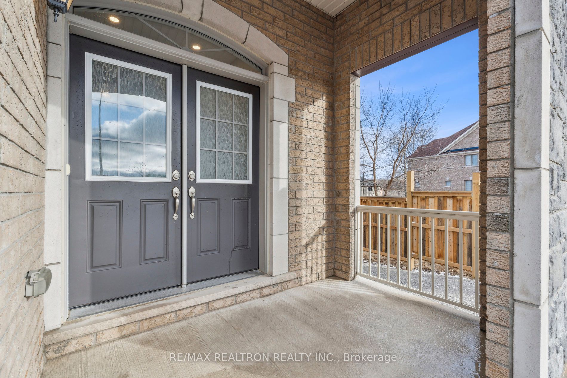 2162 Dawson Crescent