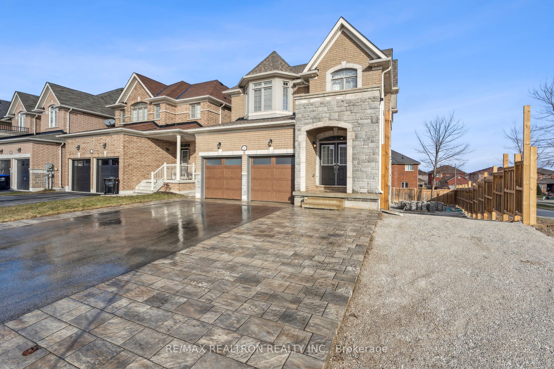2162 Dawson Crescent