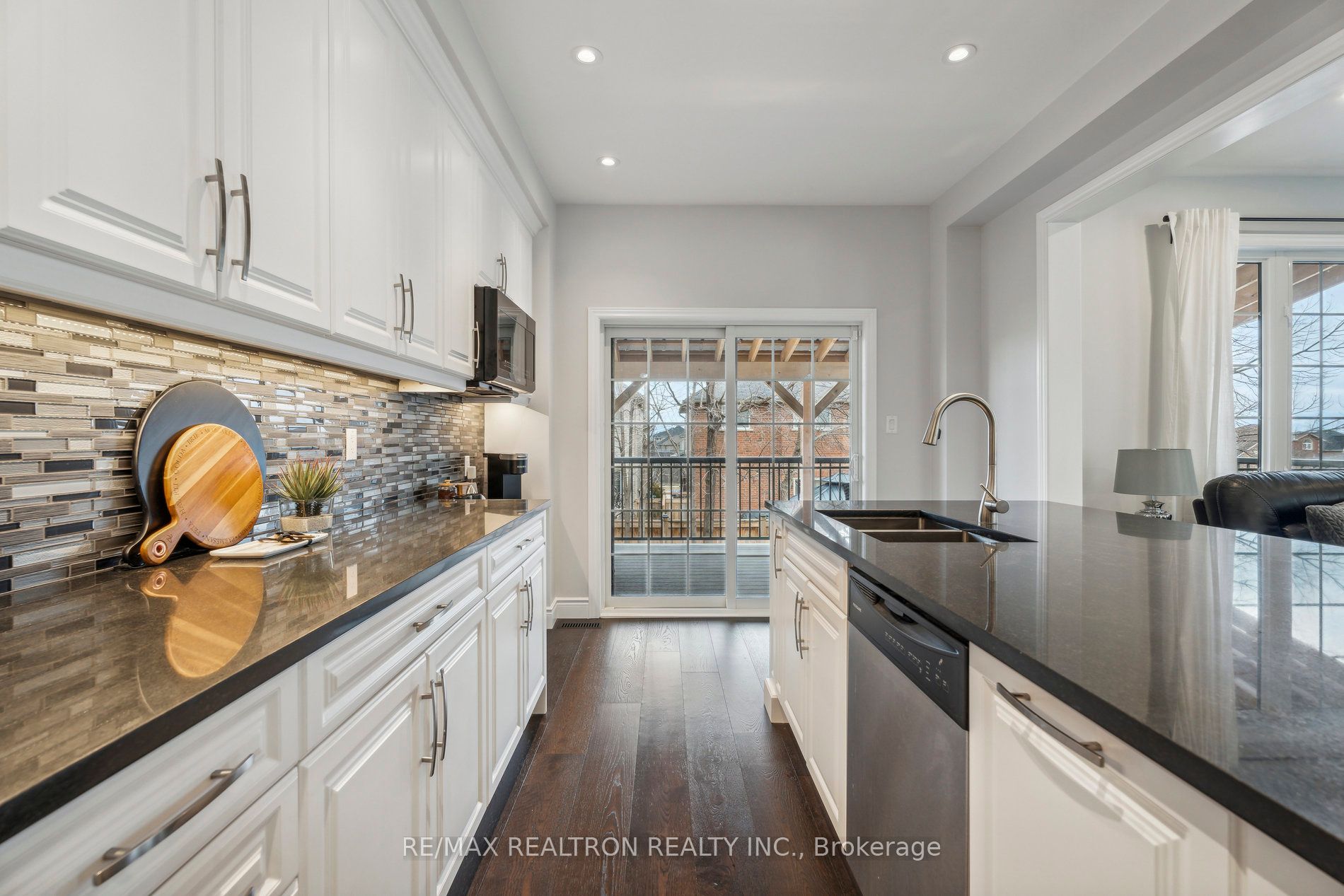 2162 Dawson Crescent