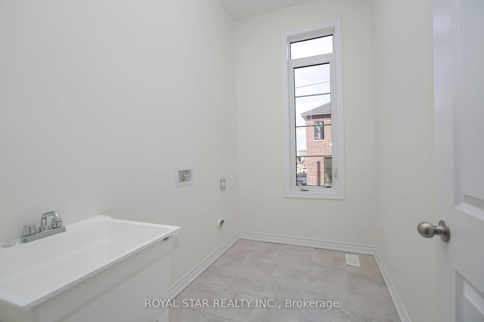 72 Weslock Cres