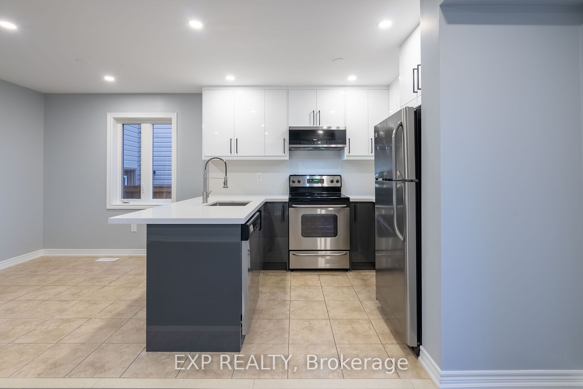 18 Admiral Cres