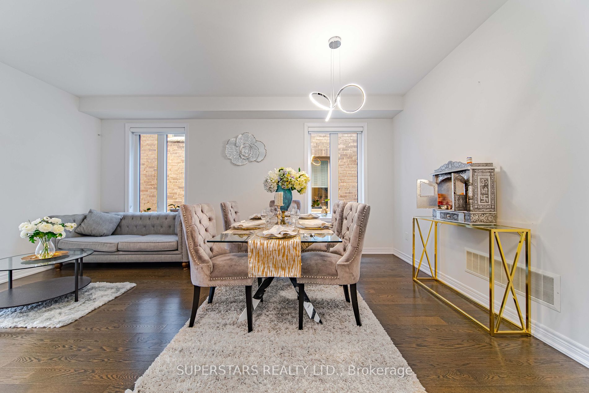 64 Falconridge Terr