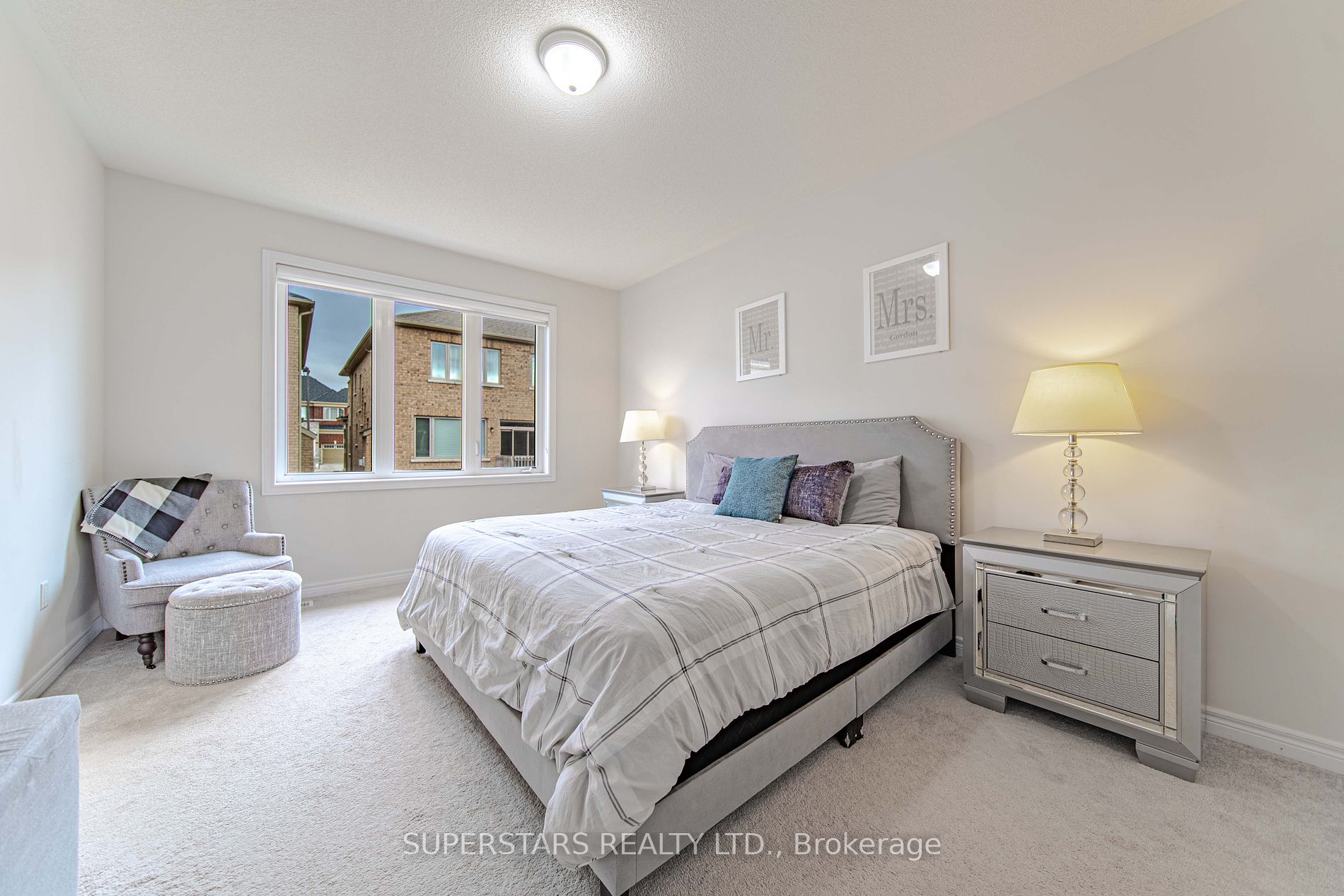 64 Falconridge Terr
