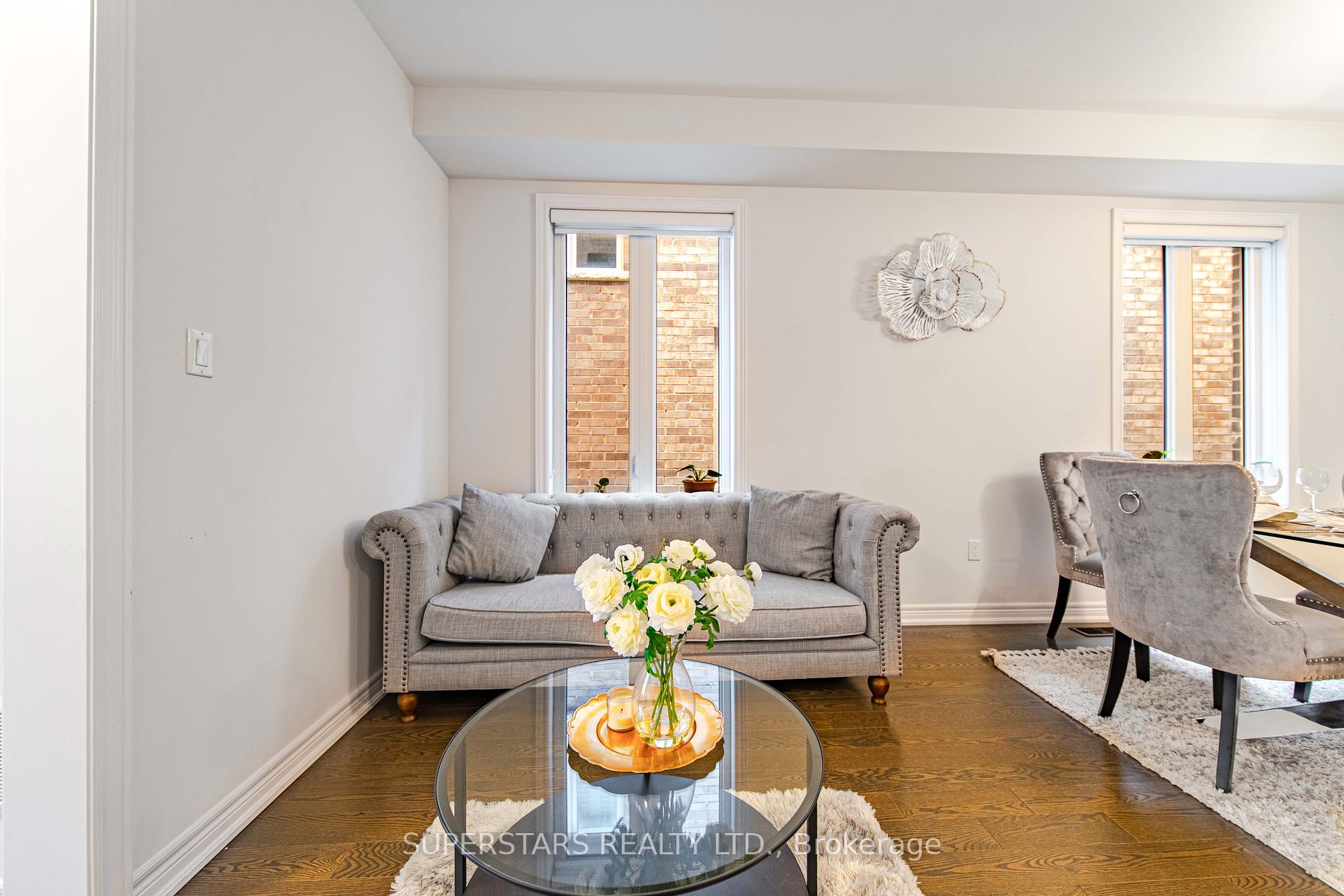 64 Falconridge Terr