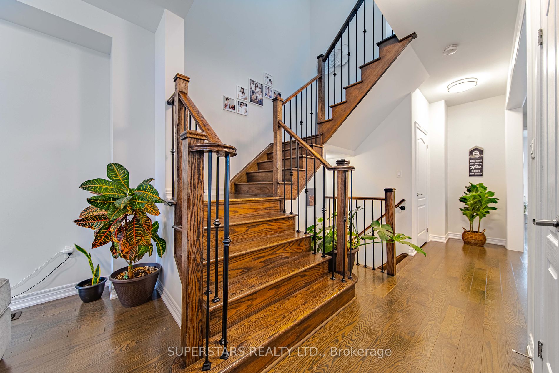 64 Falconridge Terr