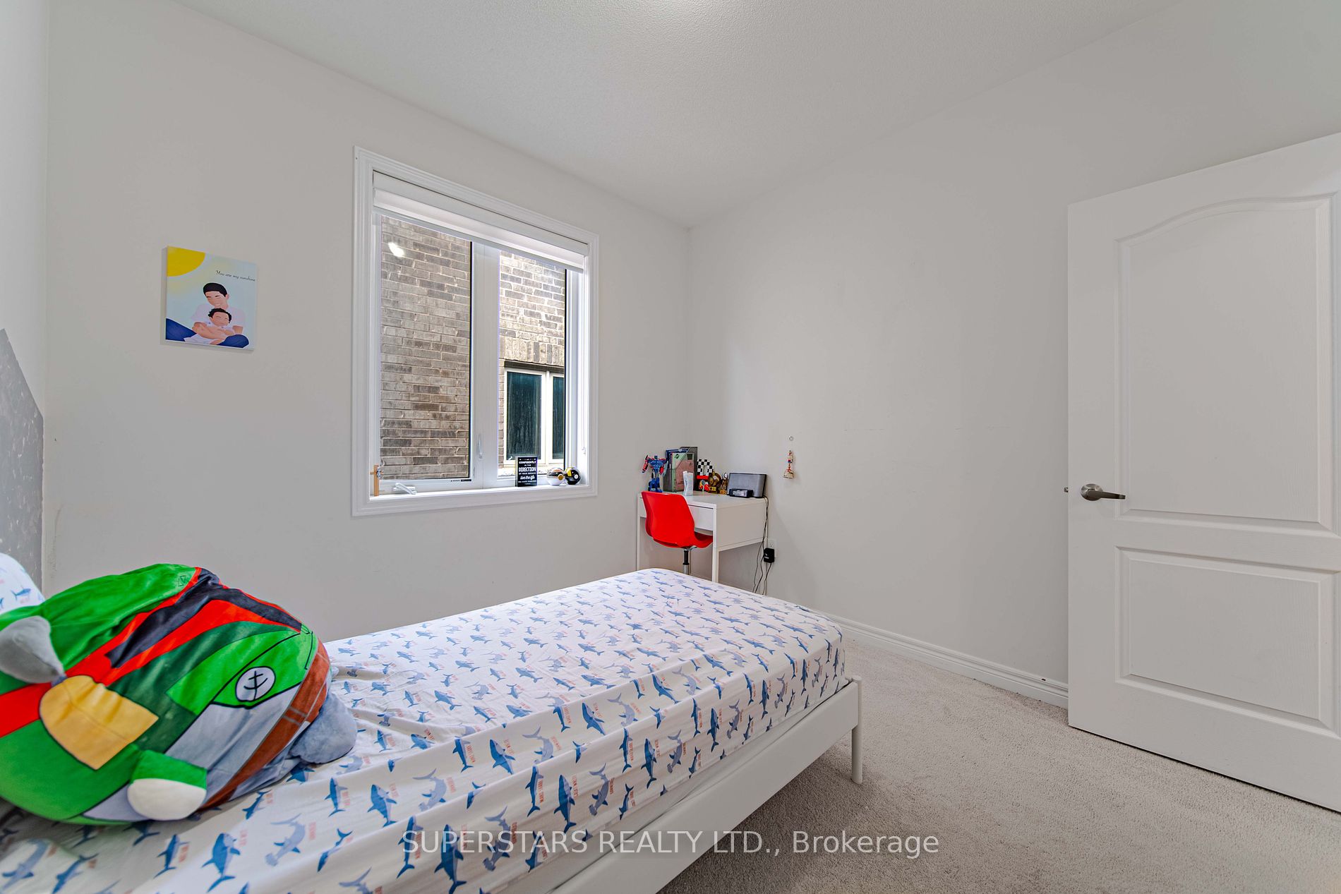 64 Falconridge Terr