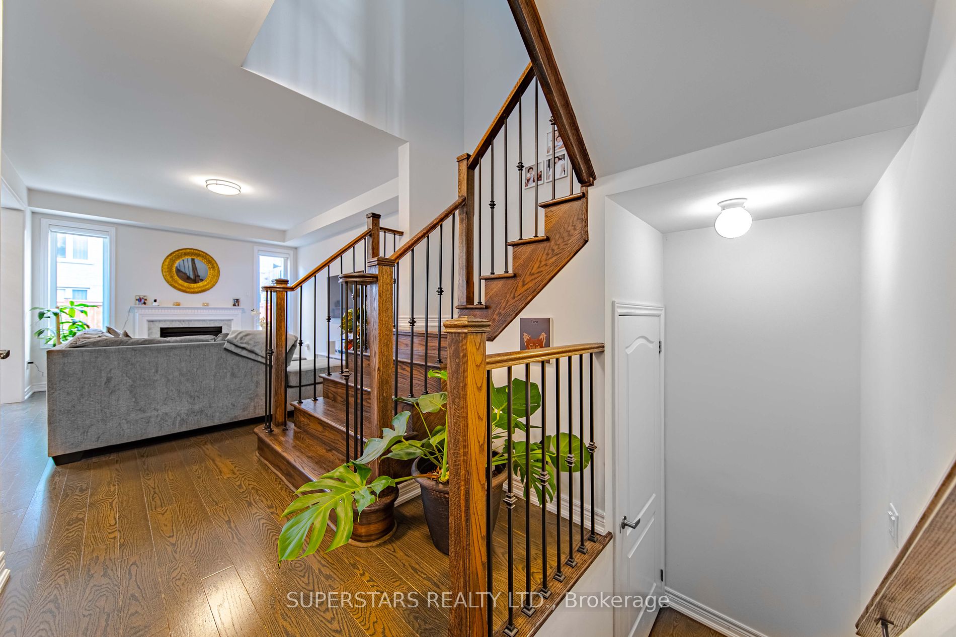 64 Falconridge Terr