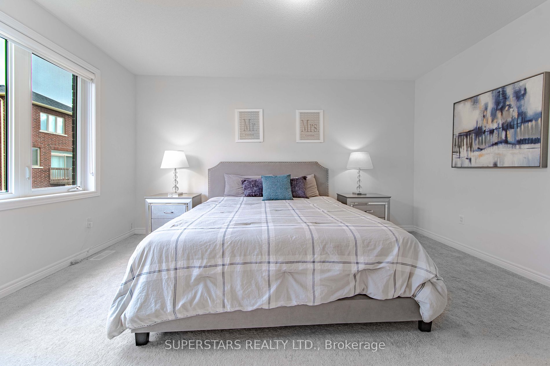 64 Falconridge Terr