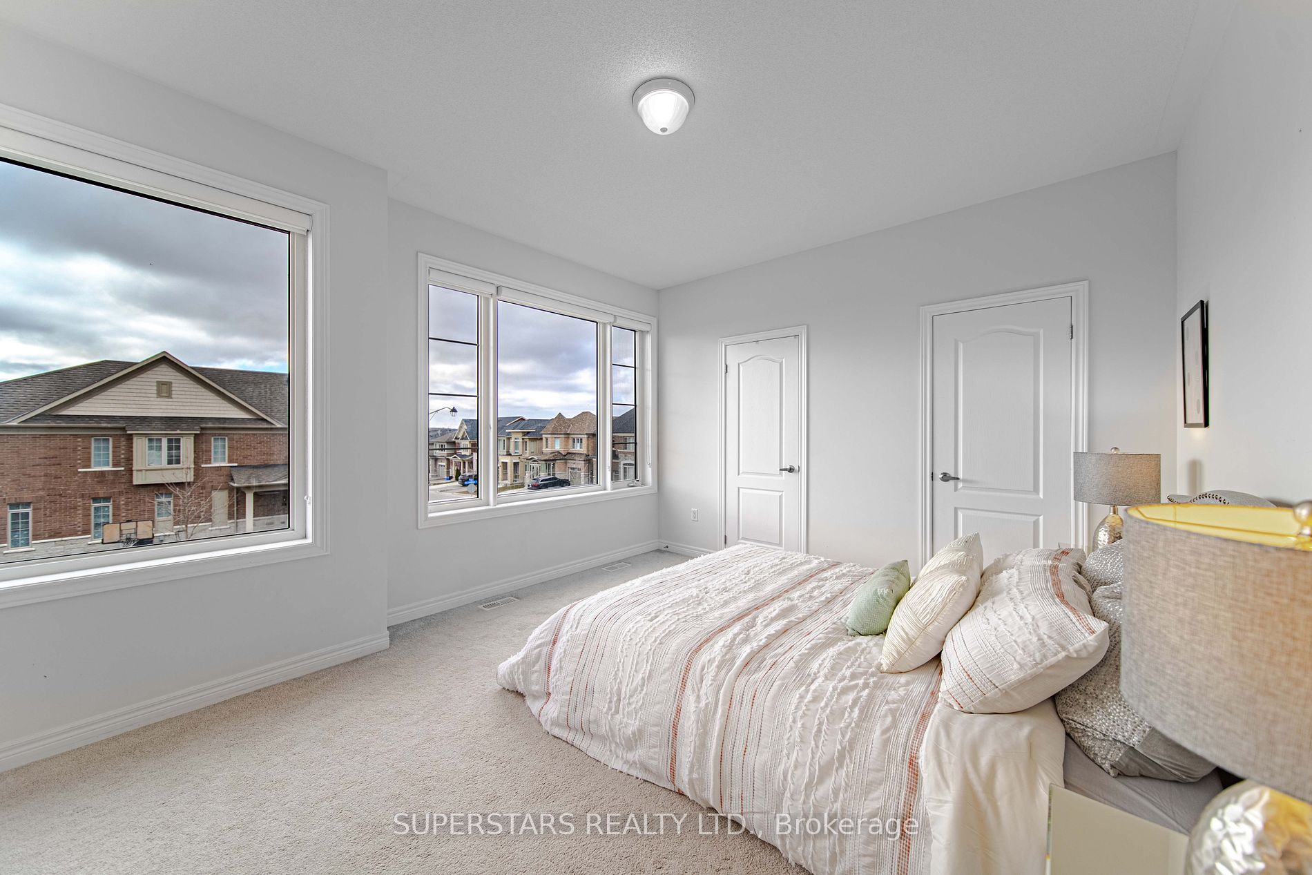 64 Falconridge Terr