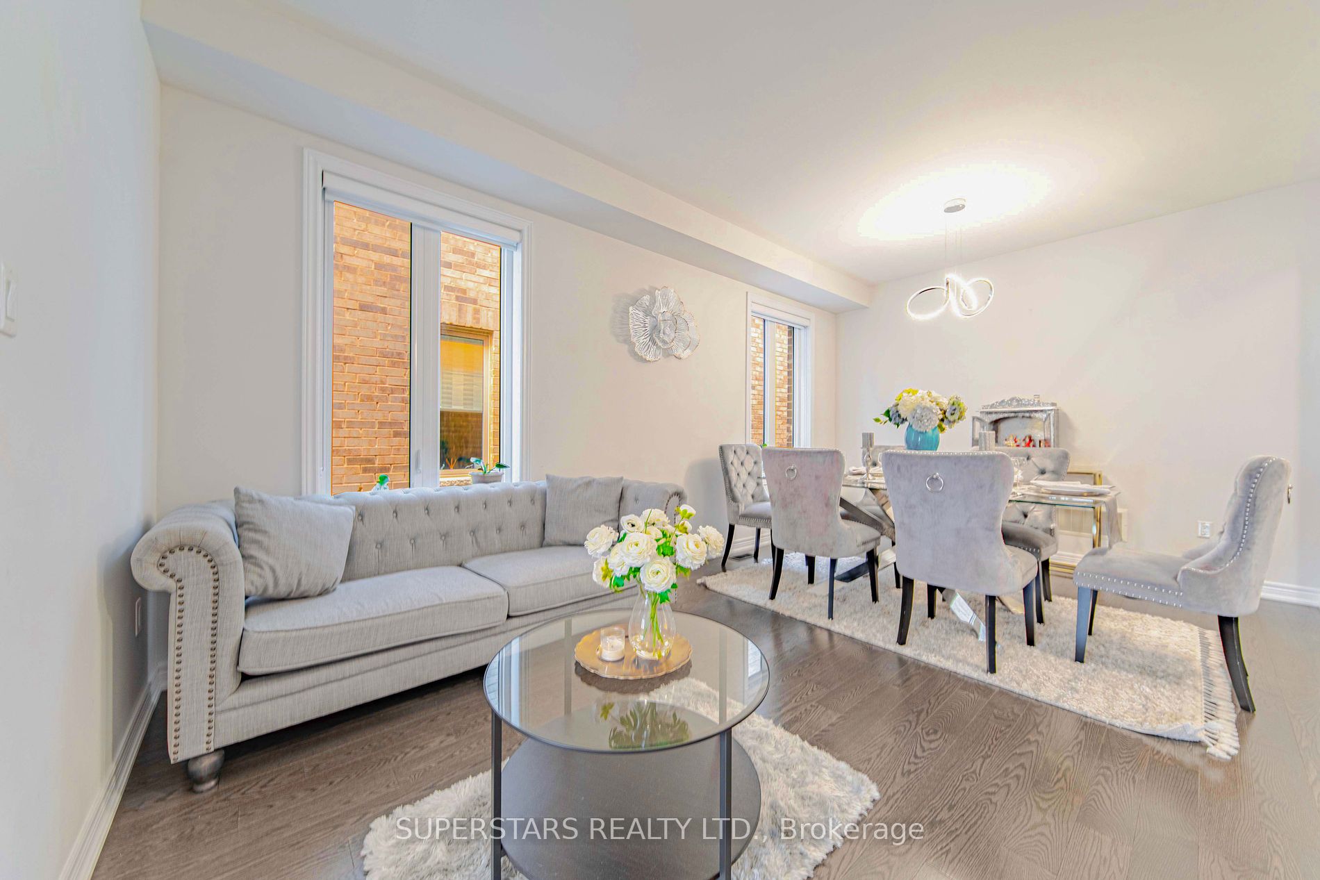 64 Falconridge Terr