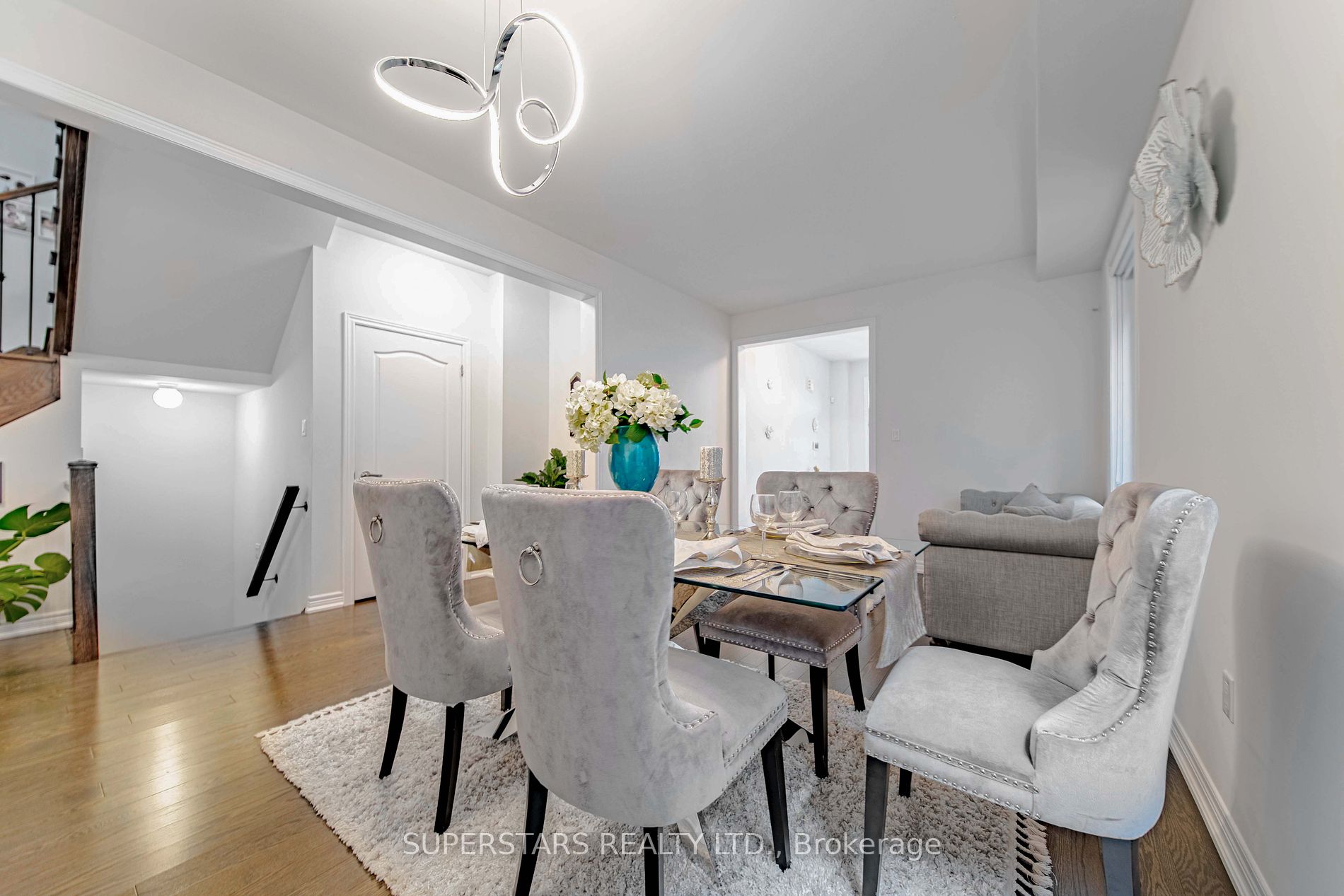 64 Falconridge Terr
