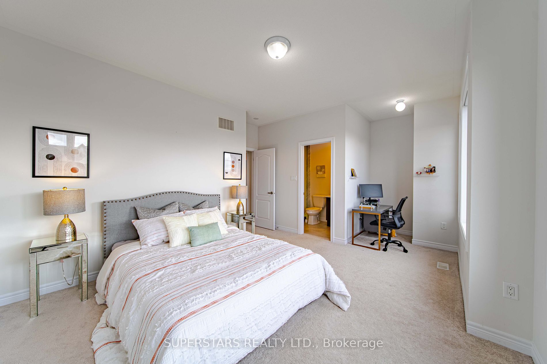 64 Falconridge Terr