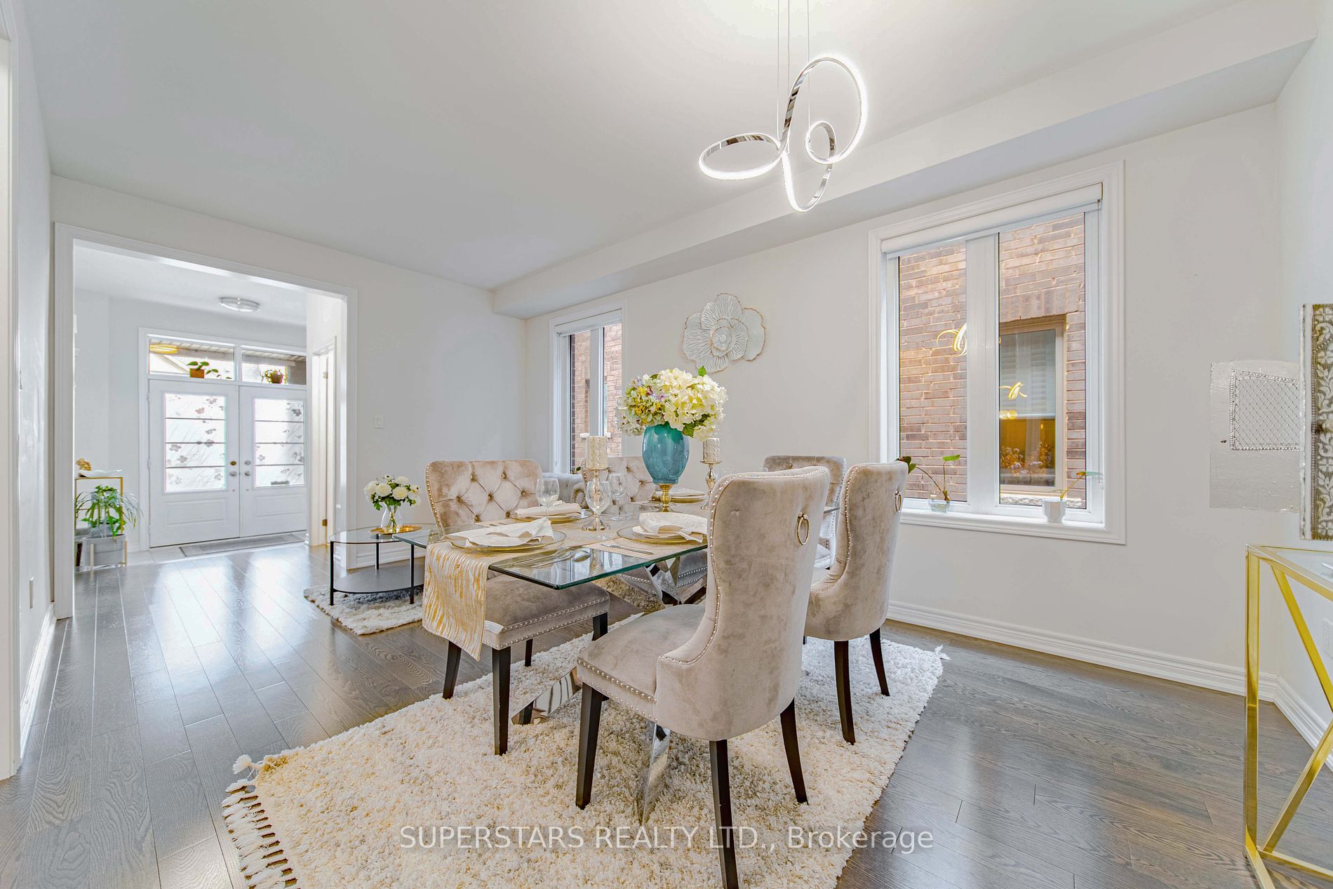 64 Falconridge Terr