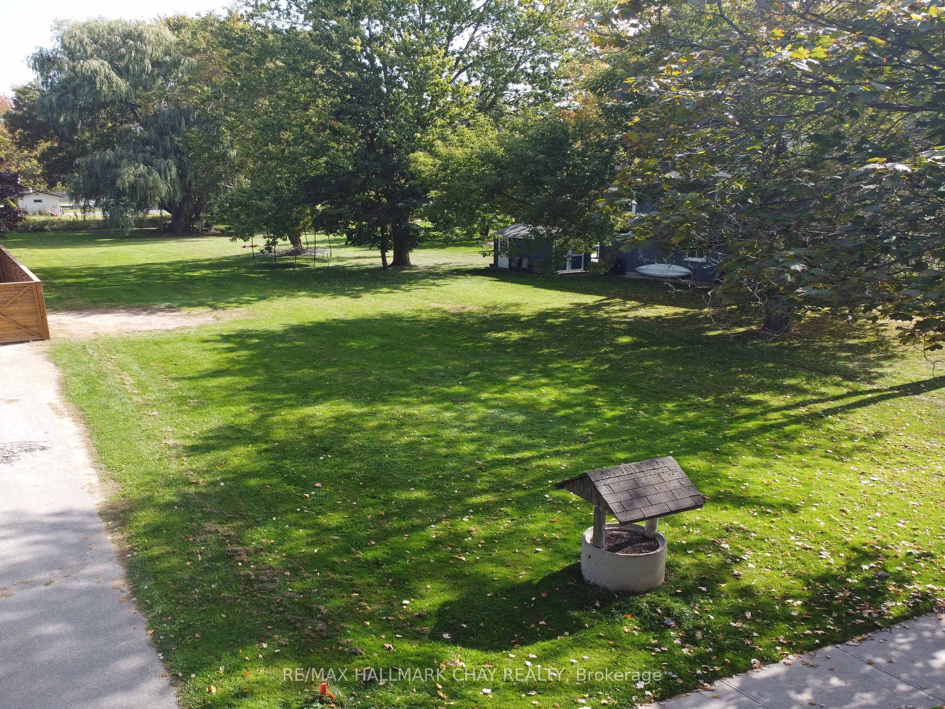 Lot 104 Centre St N