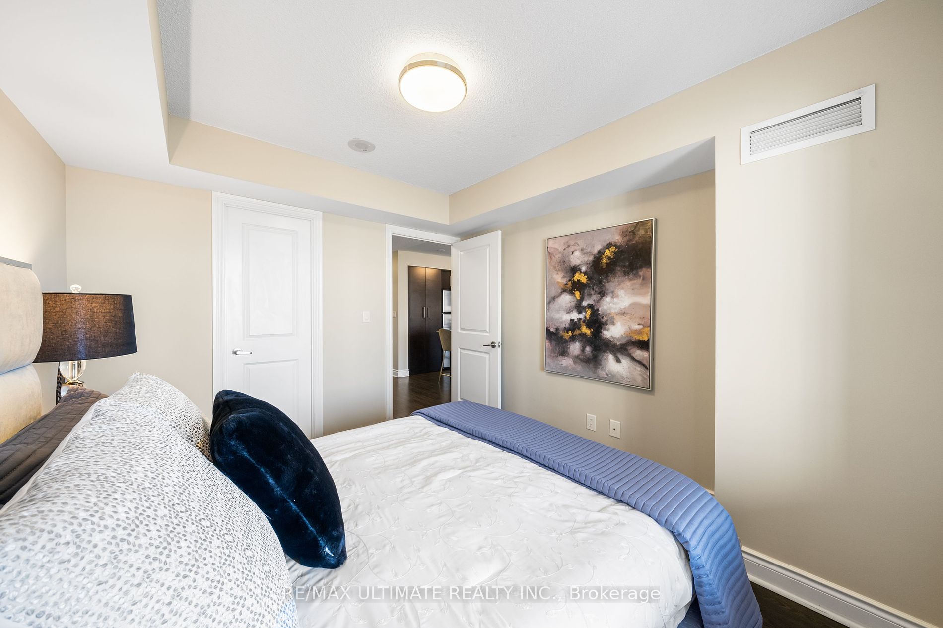 253 South Park Road, #806