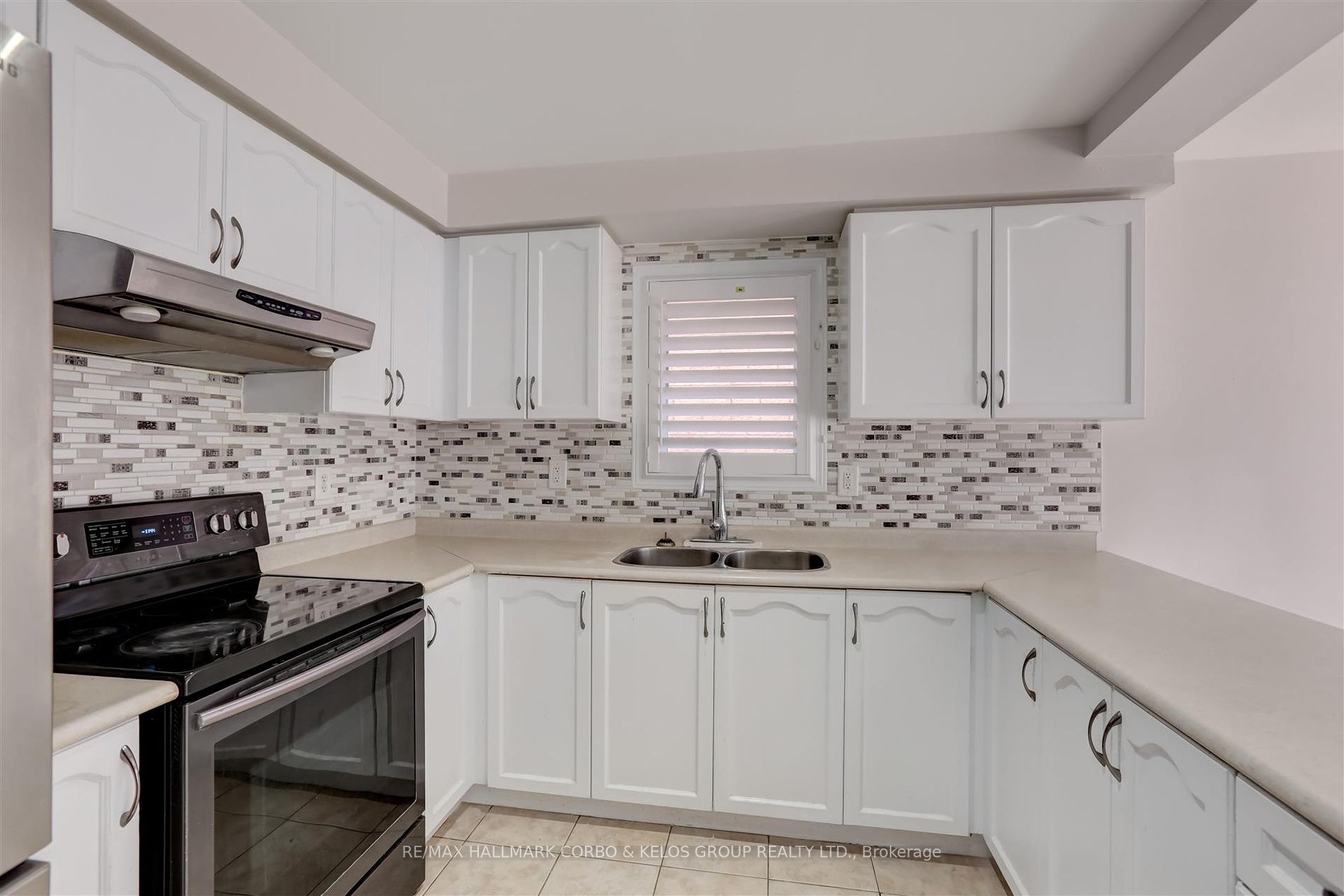 112 Guinevere Rd
