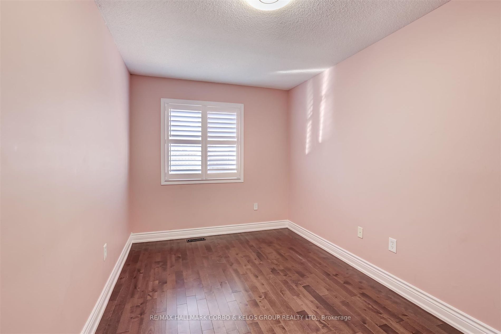 112 Guinevere Rd