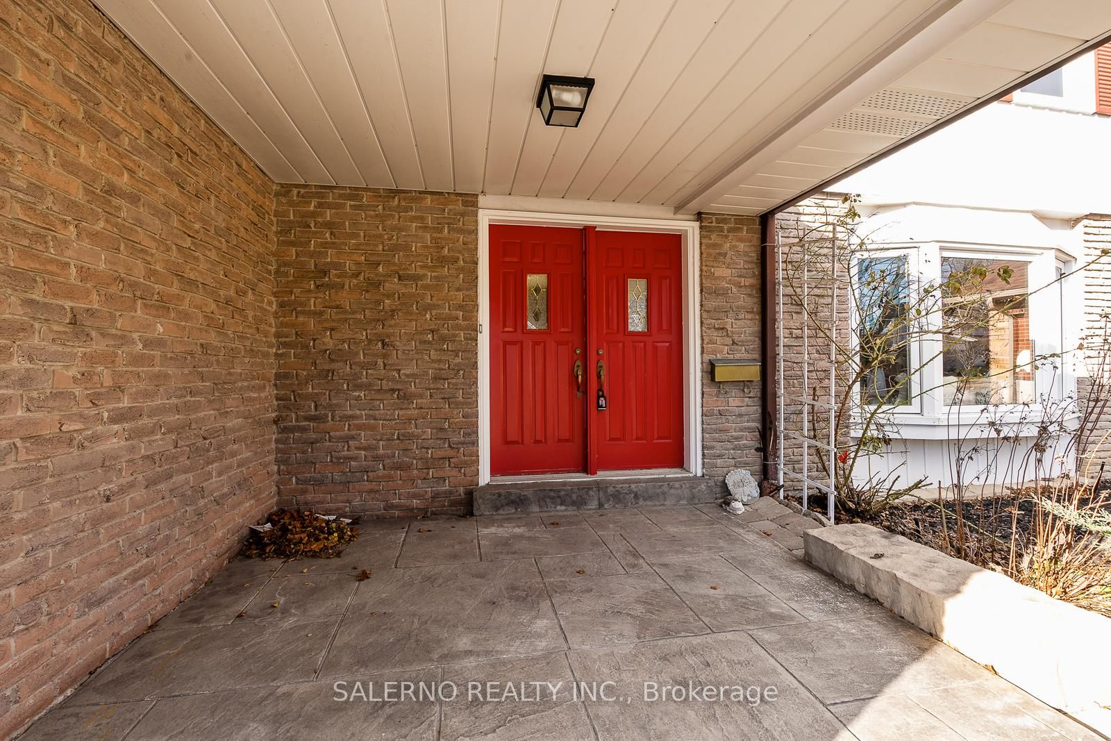 86 Ramona Blvd
