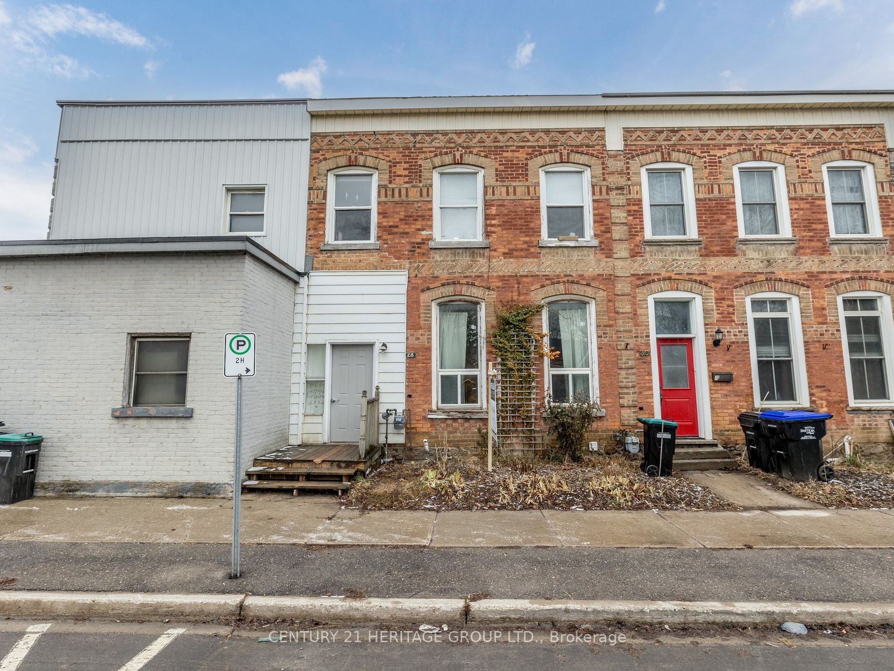 28 Queen St N