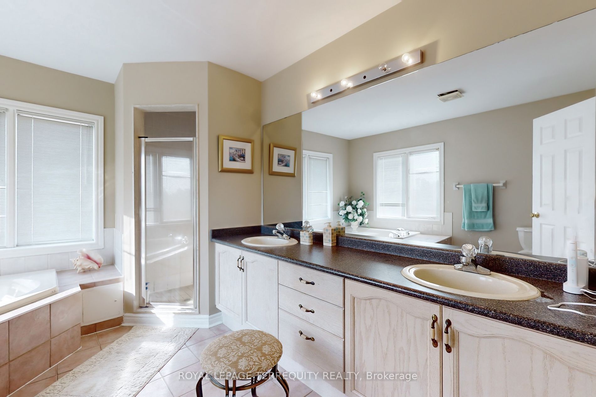 947 Northern Prospect Cres
