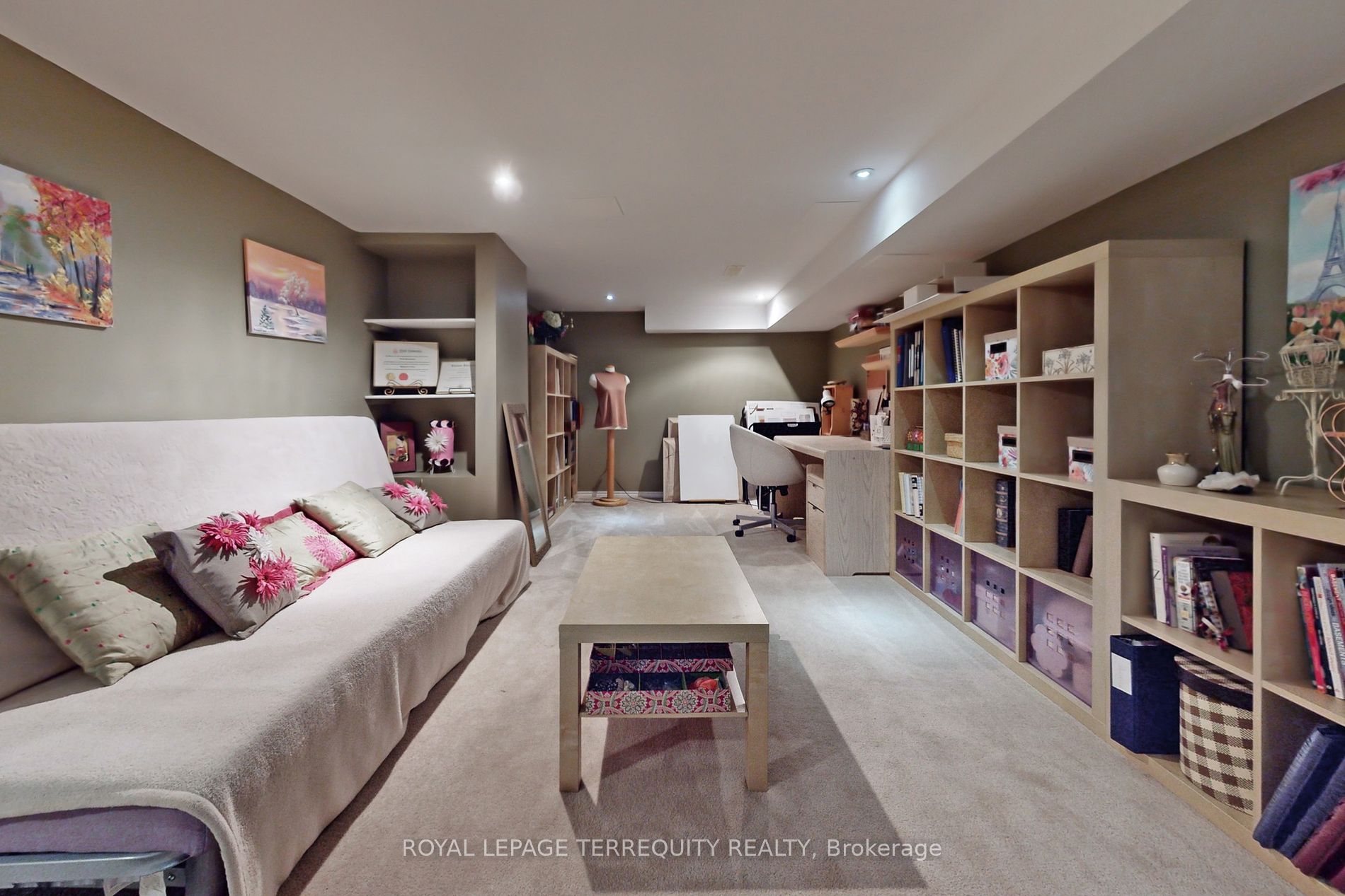 947 Northern Prospect Cres