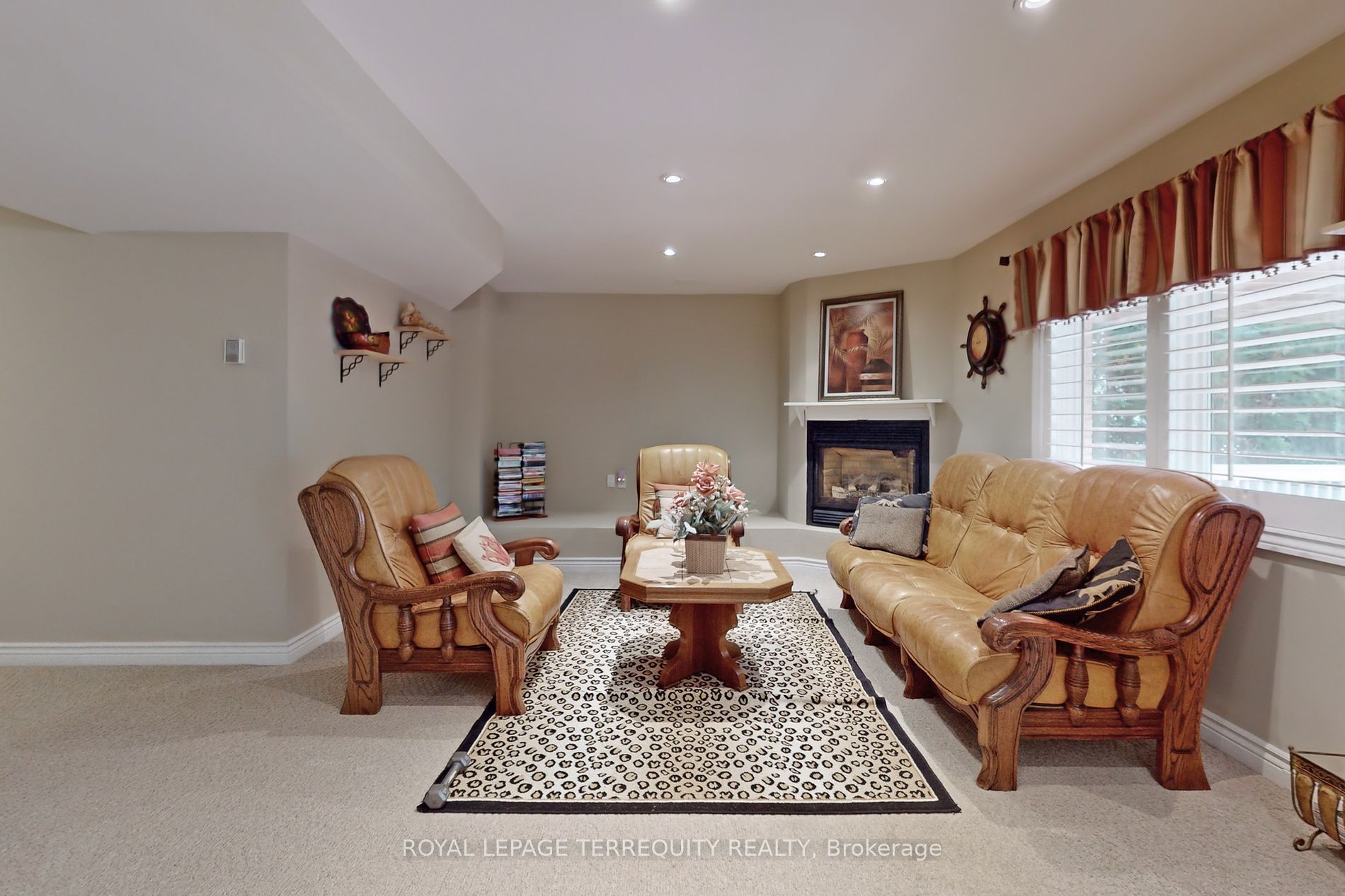 947 Northern Prospect Cres