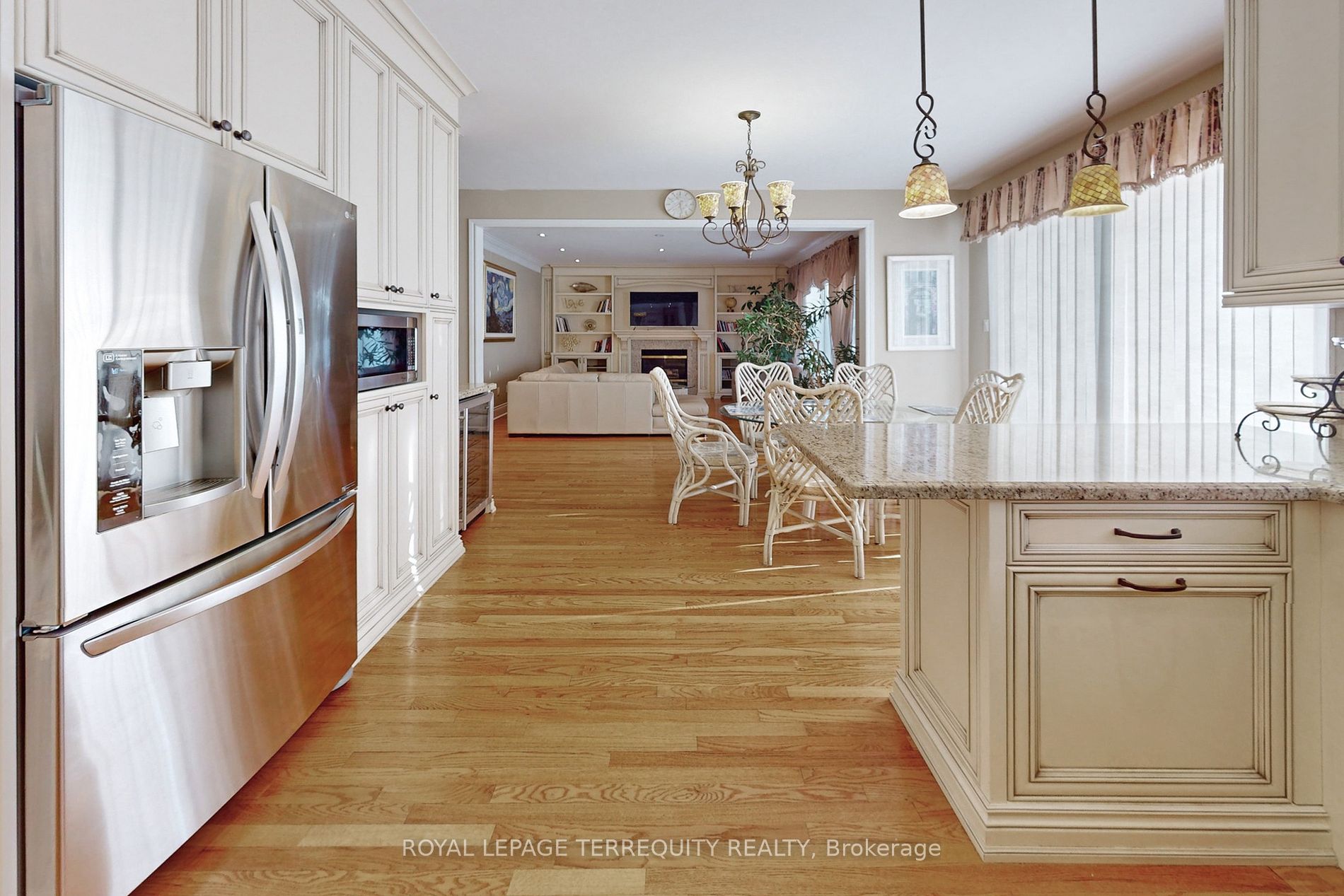 947 Northern Prospect Cres
