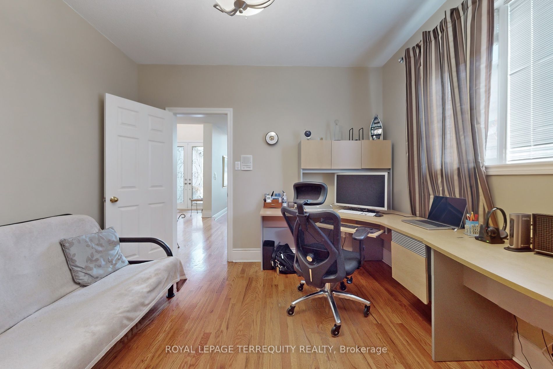 947 Northern Prospect Cres