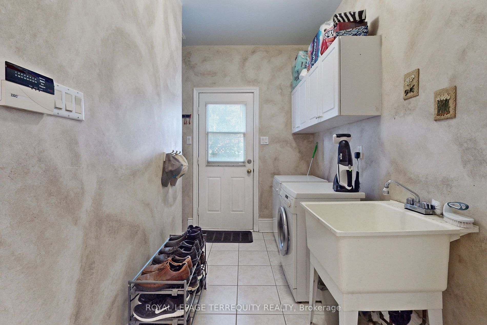 947 Northern Prospect Cres