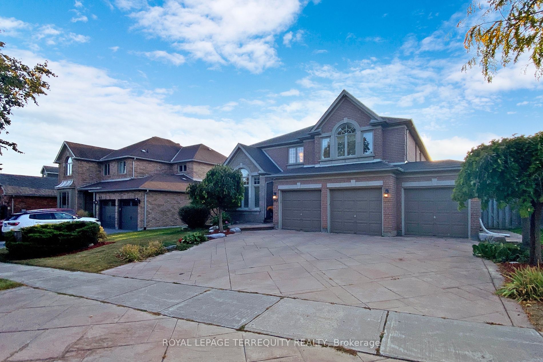 947 Northern Prospect Cres
