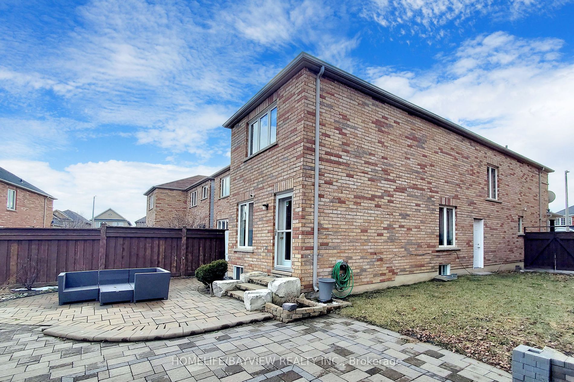 9 Summit Dr