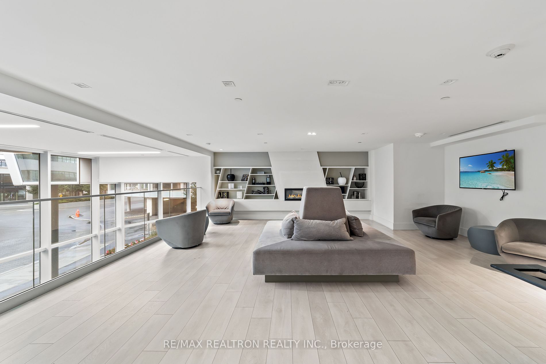 2916 Highway 7 Rd E, #303