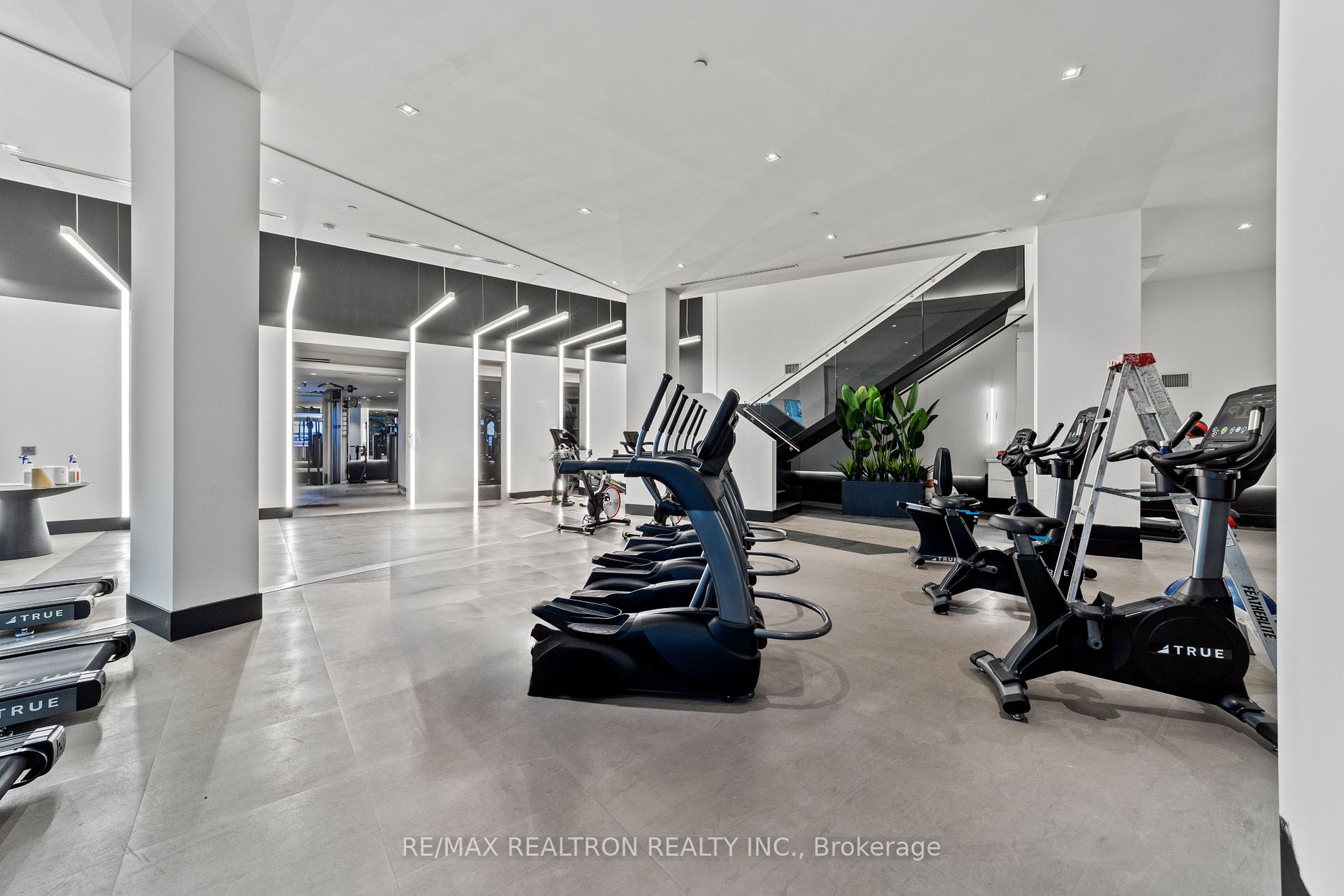 2916 Highway 7 Rd E, #303