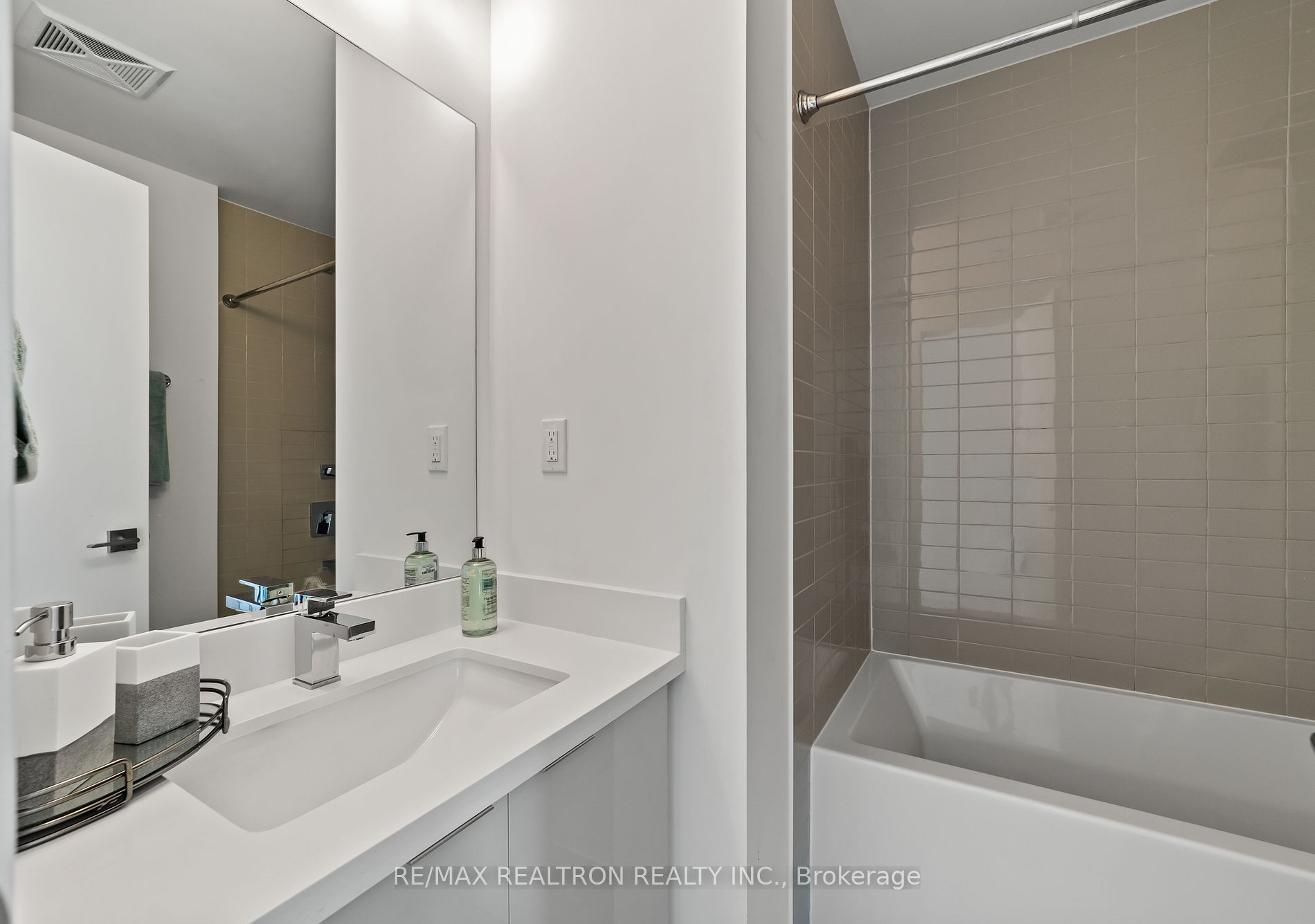 2916 Highway 7 Rd E, #303