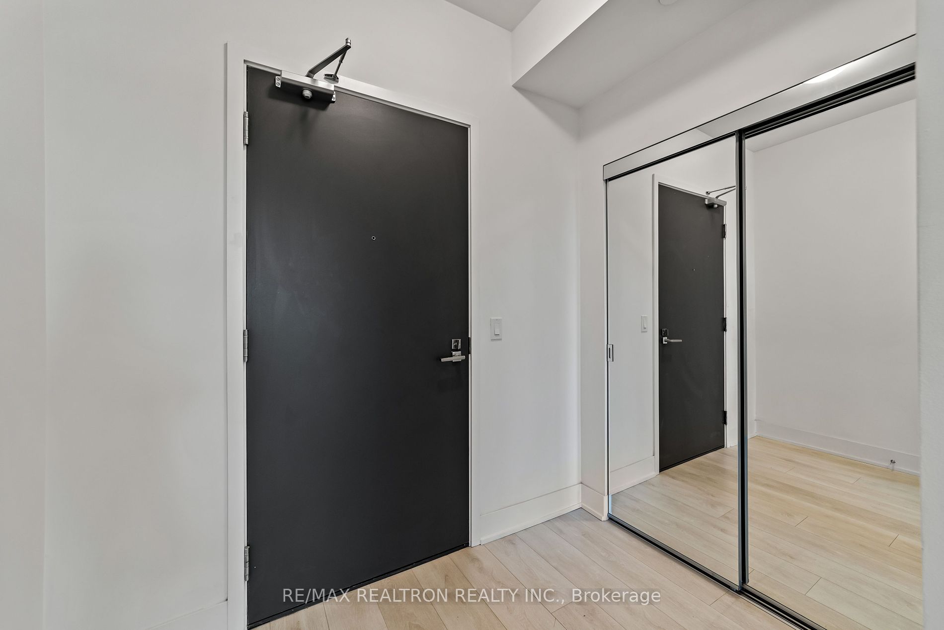 2916 Highway 7 Rd E, #303