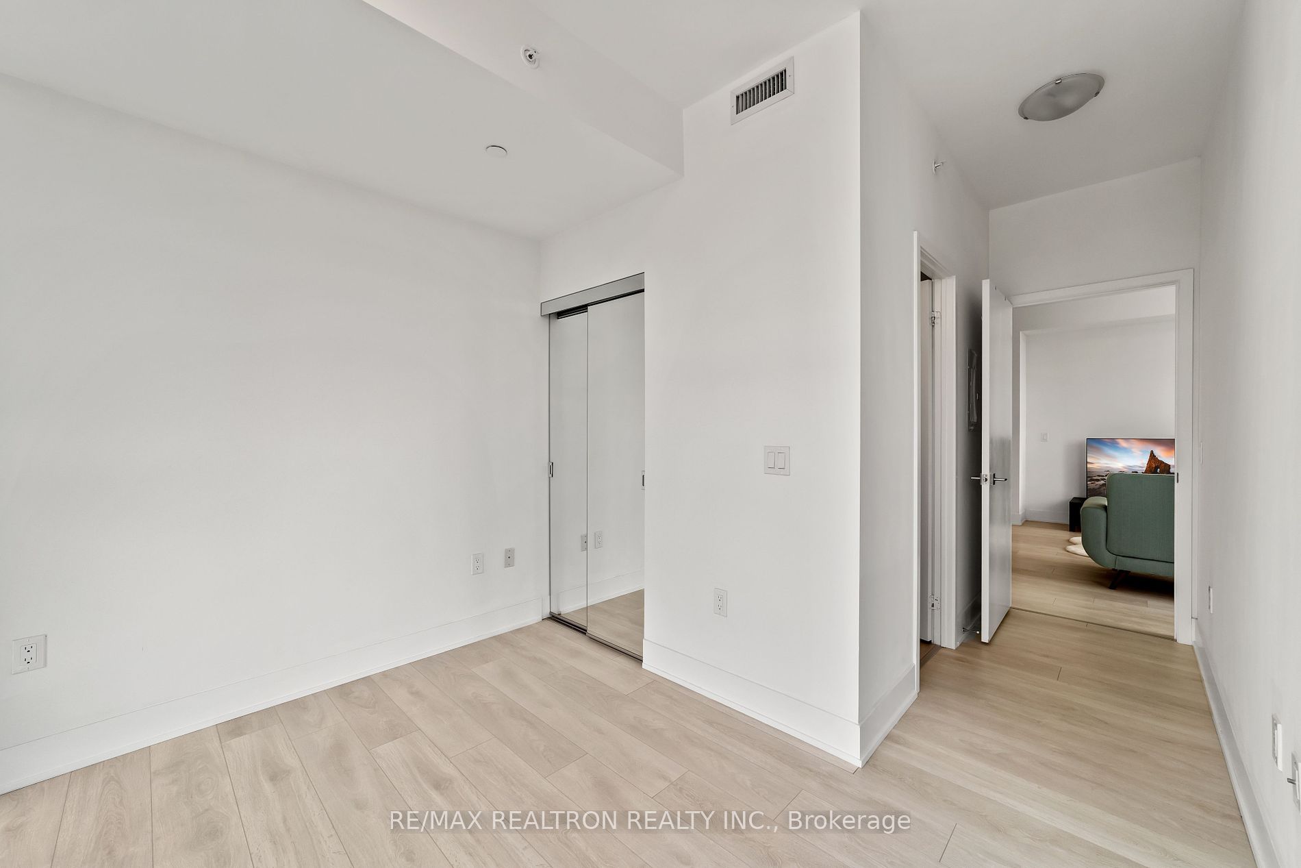 2916 Highway 7 Rd E, #303